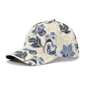 Gorra de béisbol con estampado floral vintage en azul y dorado, mostrando detalles de paisley y visera pre-curvada para protección solar.