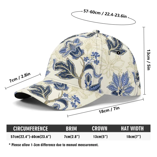 Gorra de béisbol con estampado floral vintage en azul y dorado, mostrando detalles de paisley y visera pre-curvada para protección solar.
