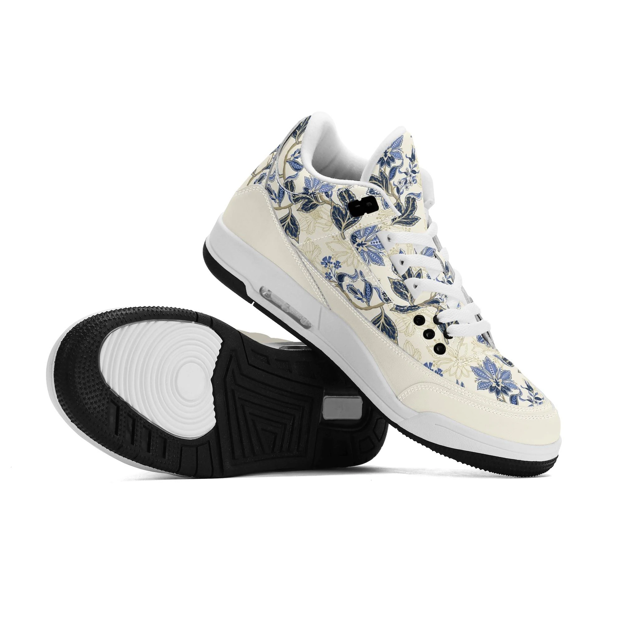 Zapatillas retro de baloncesto en color crudo con estampado floral vintage en azul y dorado, mostrando tobillo alto acolchado y suela antideslizante.