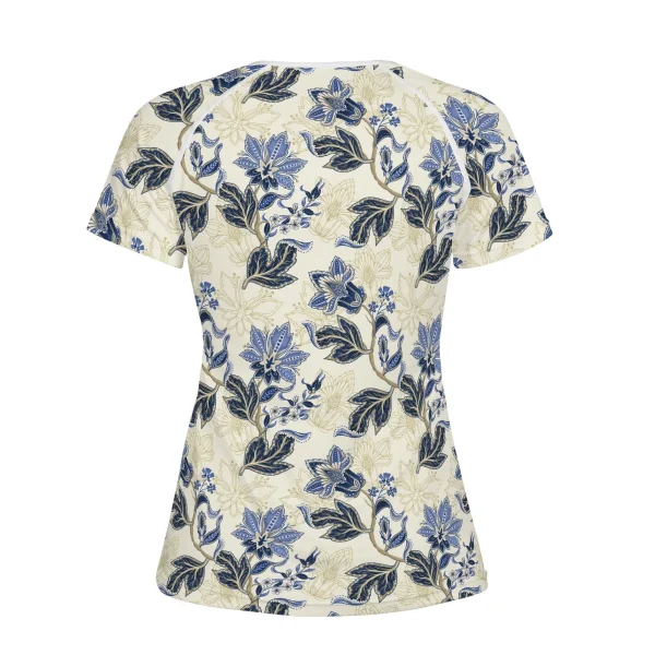 Camiseta de manga corta con estampado floral vintage en azul y dorado sobre fondo crema, mostrando costuras reforzadas y diseño único.