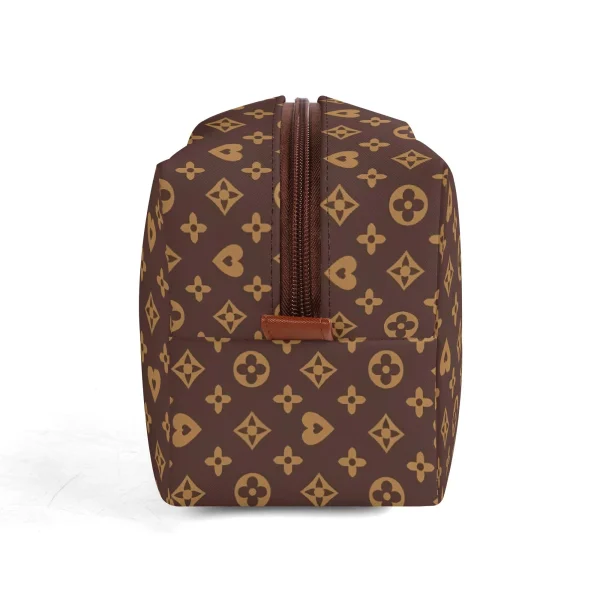Neceser de viaje en piel PU con estampado floral marrón y dorado, mostrando compartimentos internos y cremallera suave.