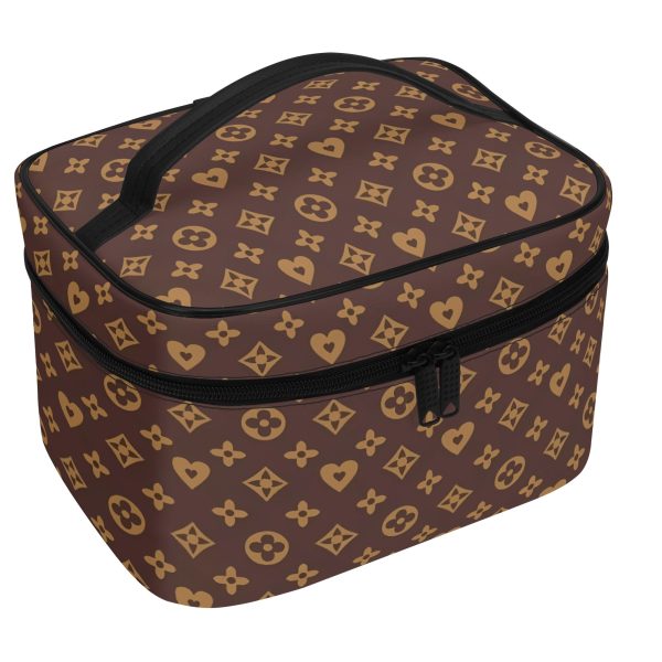 Neceser Chic Monogram en piel sintética con textura de lichi y diseño exclusivo.