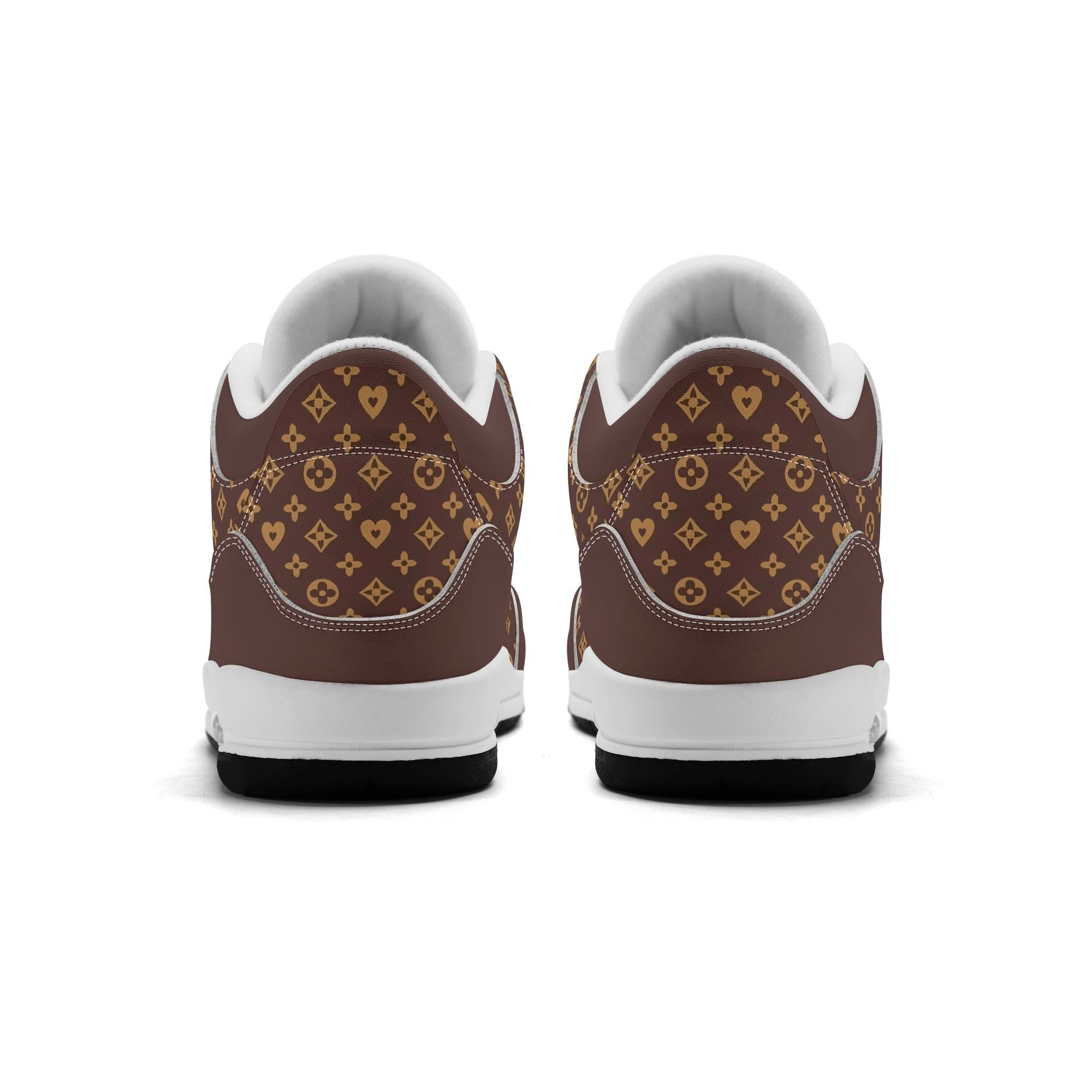 Zapatillas Monograma Luxe en vista lateral, mostrando su diseño elegante en marrón y dorado.