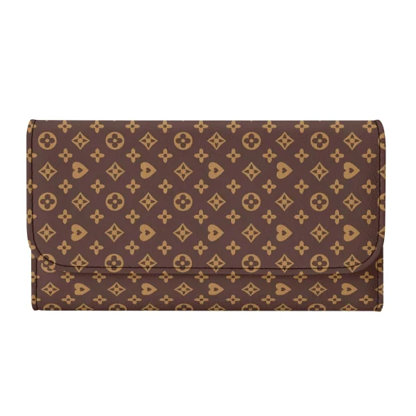 Cartera Monograma Premium combinada con un outfit sofisticado.