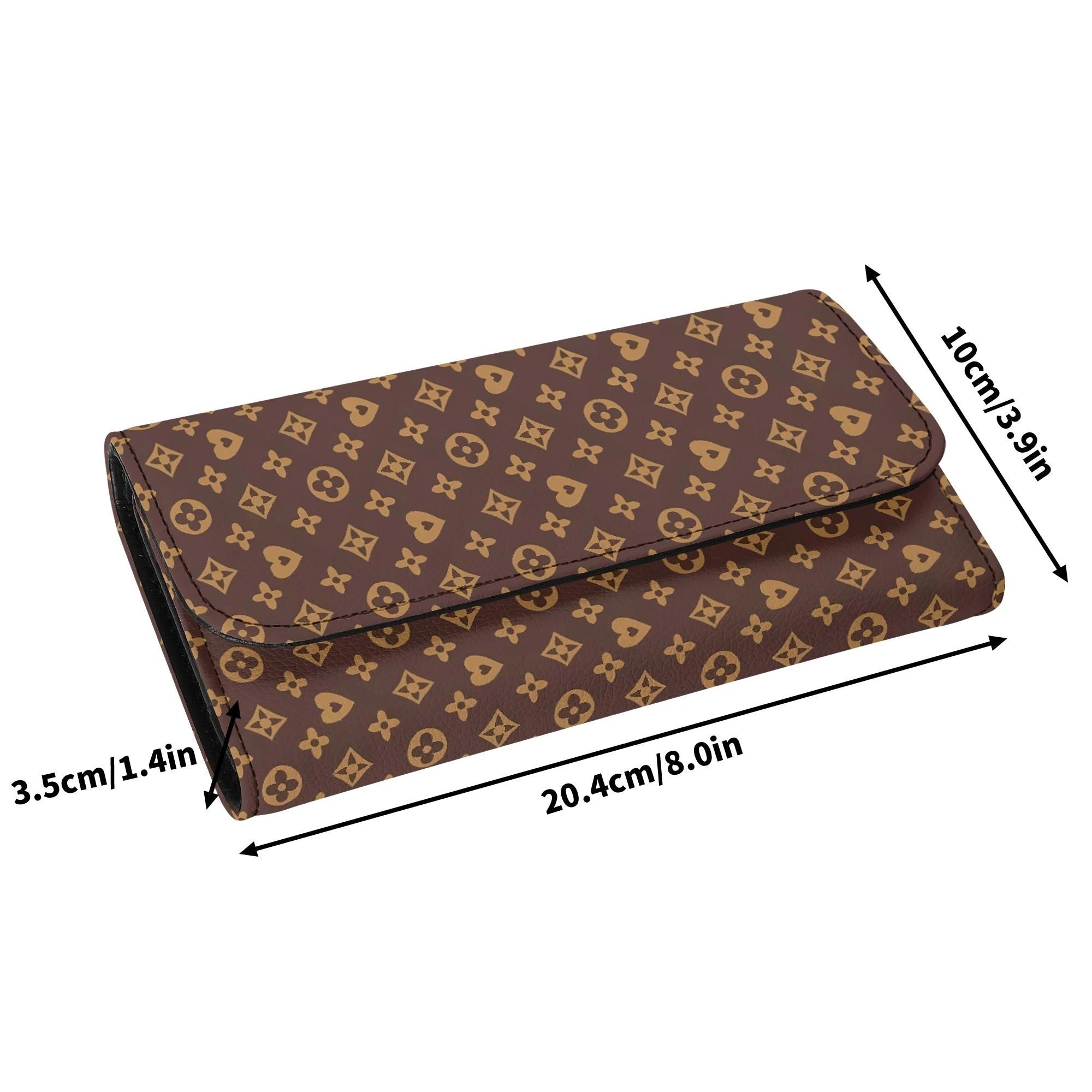 Cartera Monograma Premium combinada con un outfit sofisticado.