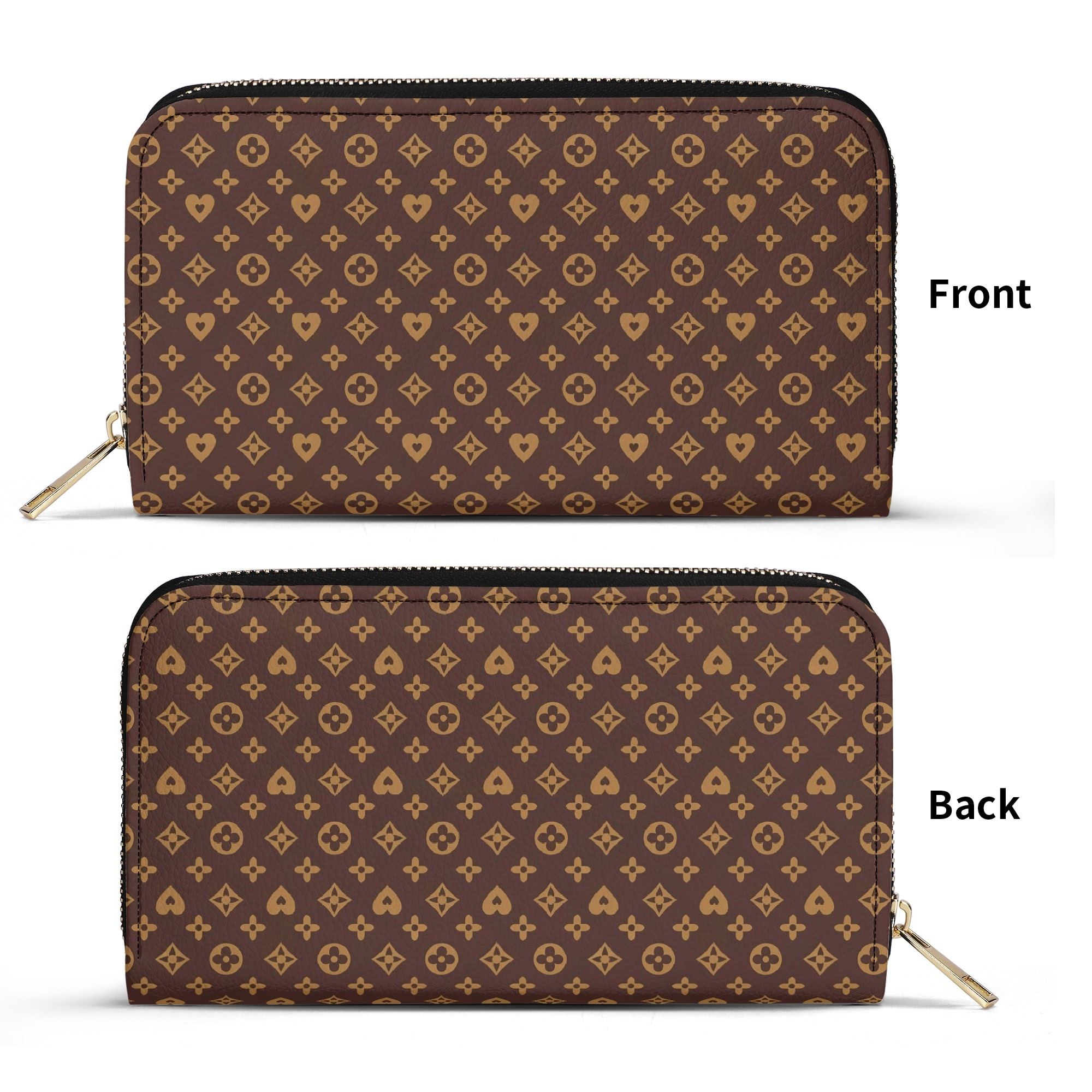 Cartera Monograma Chic en piel sintética con patrón elegante marrón oscuro y dorado.