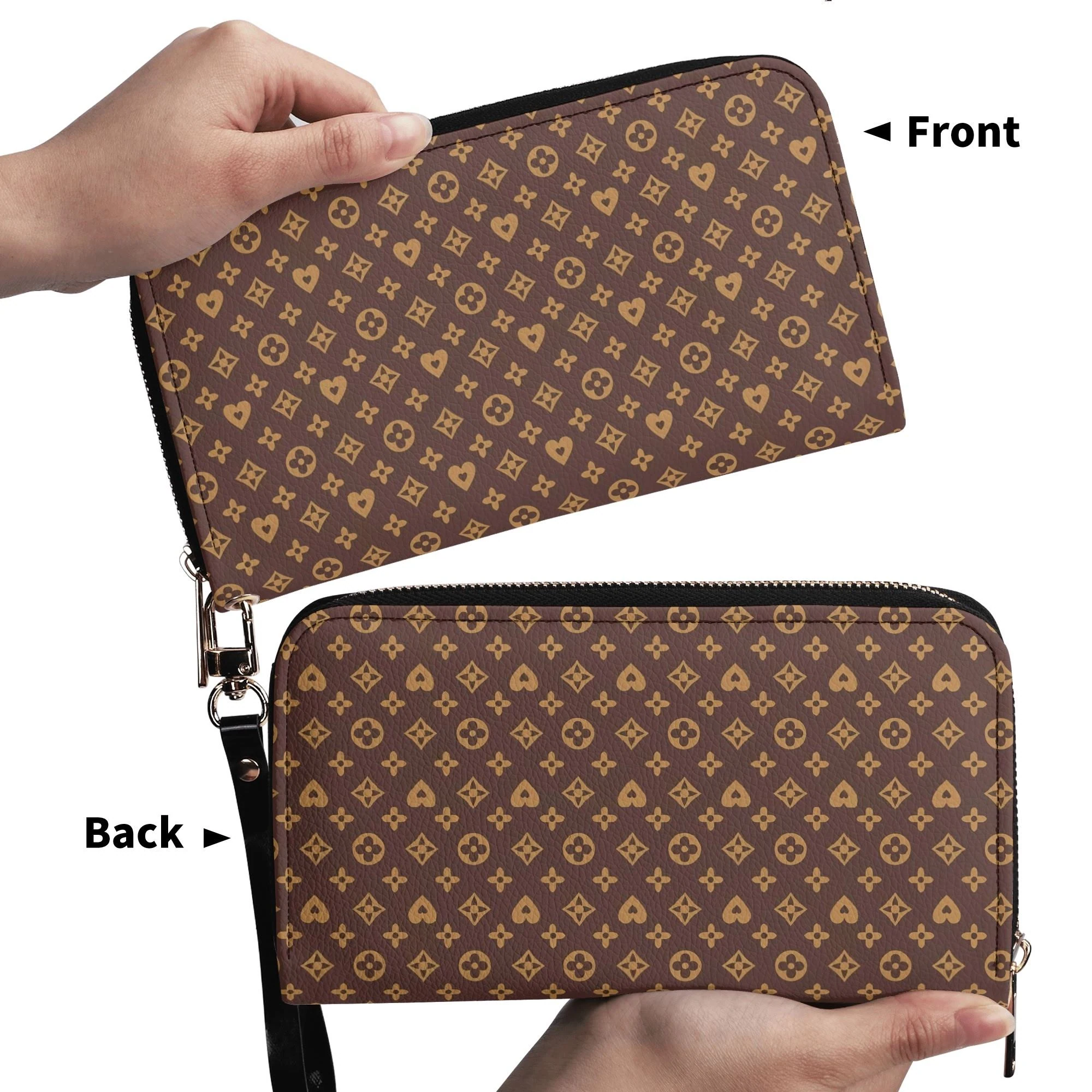 Cartera Monograma Chic en piel sintética con patrón elegante marrón oscuro y dorado.