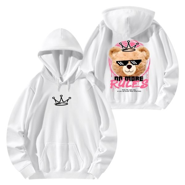 Sudadera blanca y gris con estampado frontal de oso rebelde, gafas pixeladas y lema 'NO MORE RULES' en marco rosa dinámico.