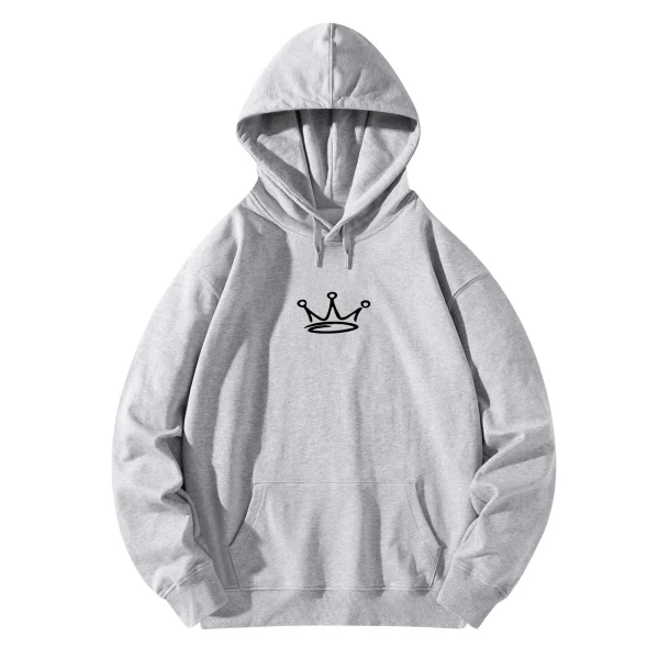 Sudadera blanca y gris con estampado frontal de oso rebelde, gafas pixeladas y lema 'NO MORE RULES' en marco rosa dinámico.