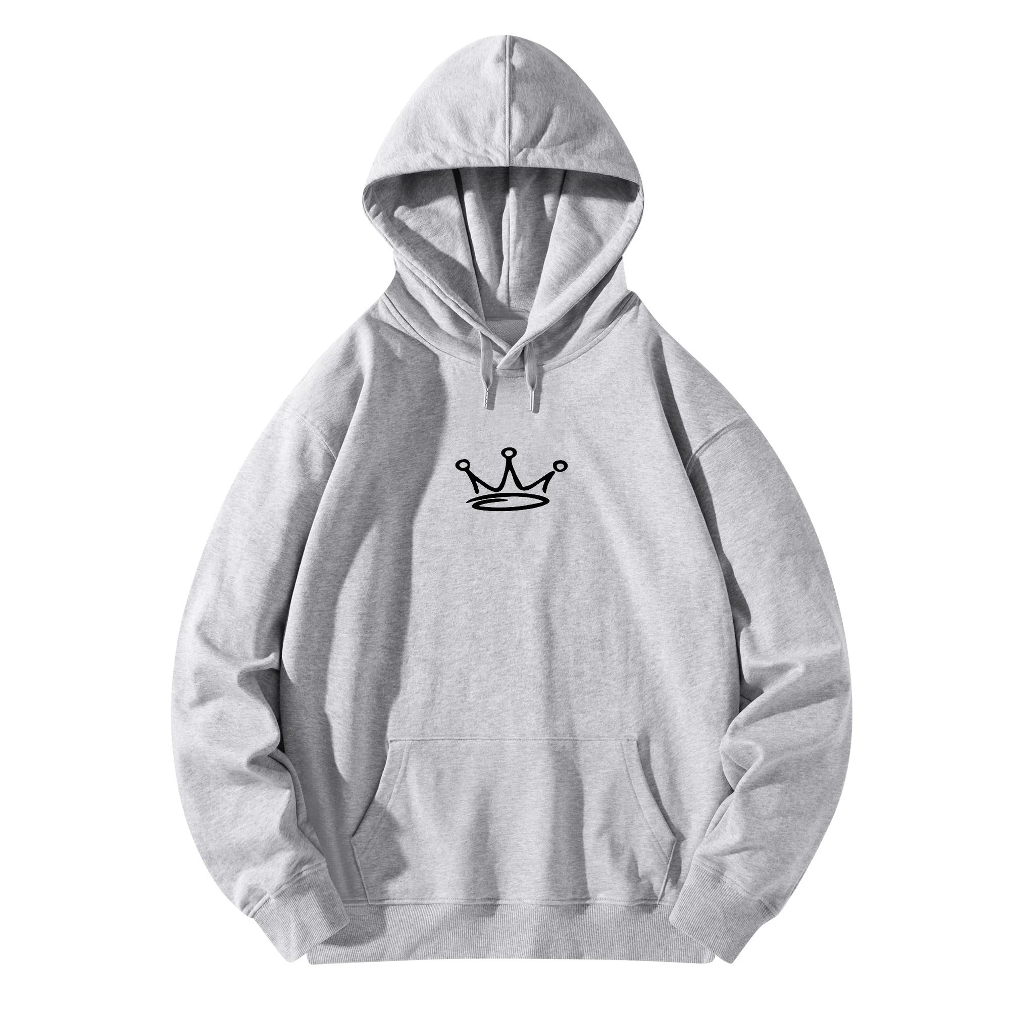 Sudadera blanca y gris con estampado frontal de oso rebelde, gafas pixeladas y lema 'NO MORE RULES' en marco rosa dinámico.
