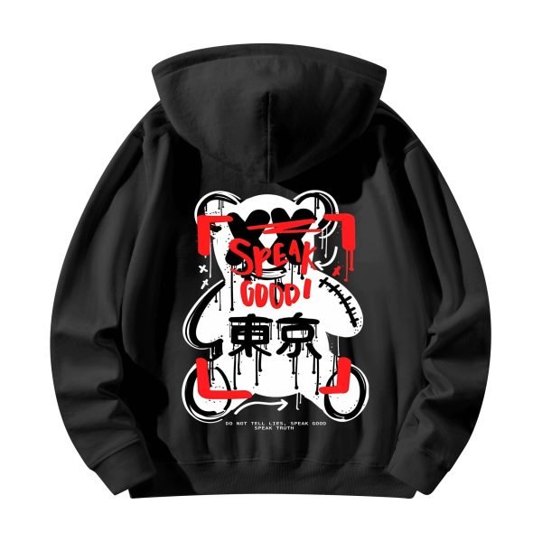 Detalle de la parte trasera de la sudadera, mostrando el diseño del oso estilizado en colores rojo y blanco, con caracteres japoneses "東京" (Tokio).