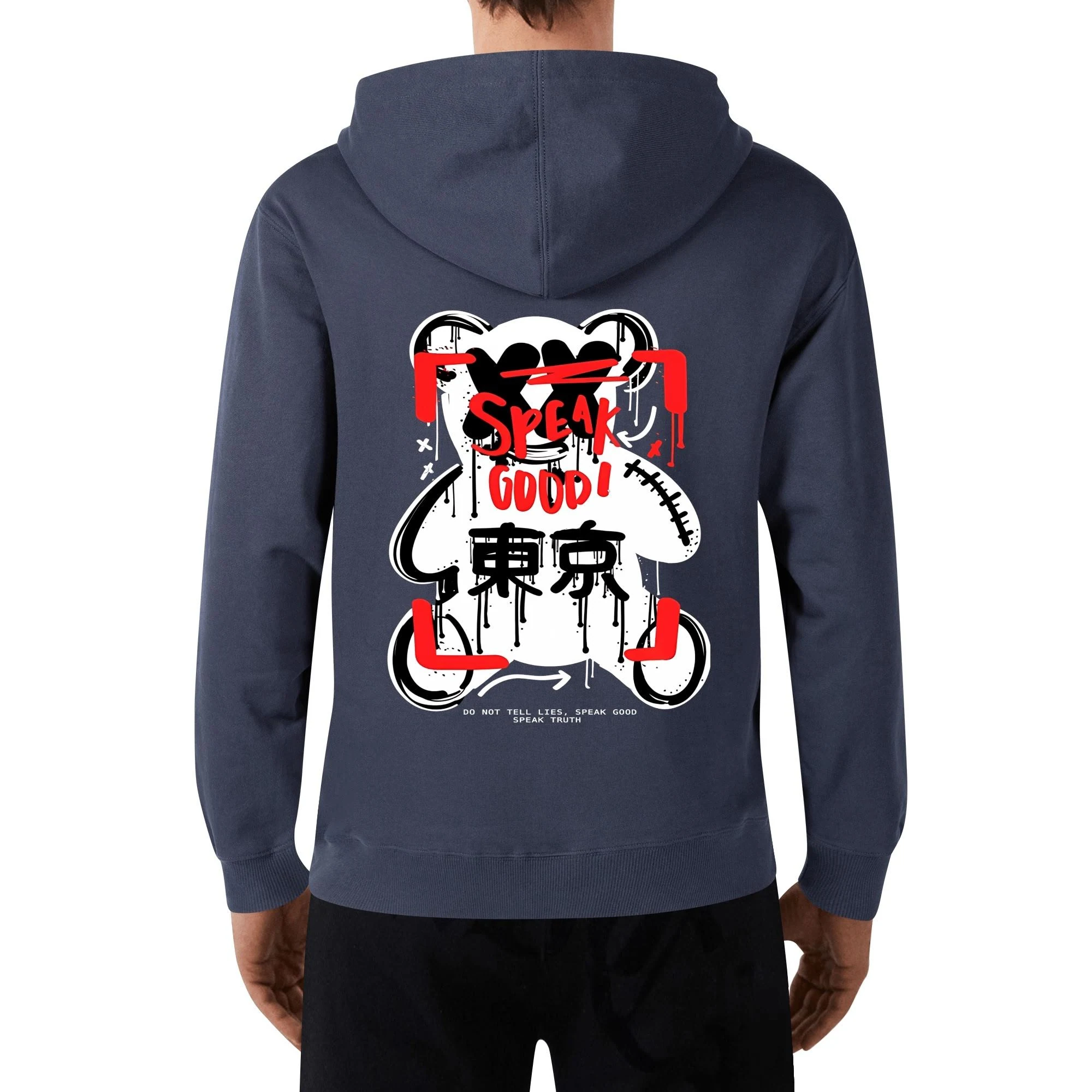 Detalle de la parte trasera de la sudadera, mostrando el diseño del oso estilizado en colores rojo y blanco, con caracteres japoneses "東京" (Tokio).