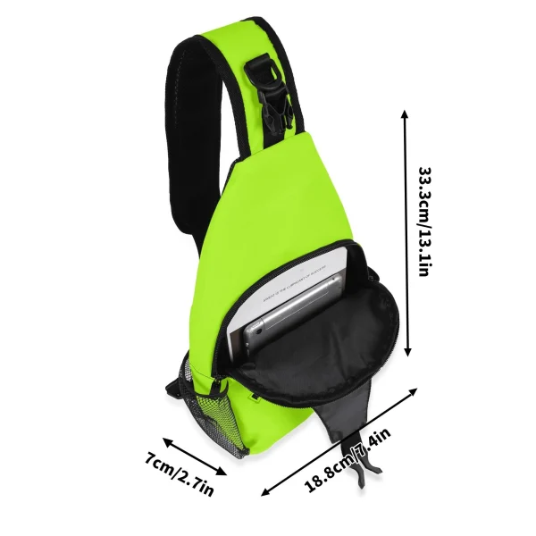 Imagen de la Mochila Neón Activa, una bandolera de diseño urbano en vibrante color verde neón, con bolsillos laterales de malla, compartimento frontal con cremallera y correa ajustable para un ajuste ergonómico y cómodo.