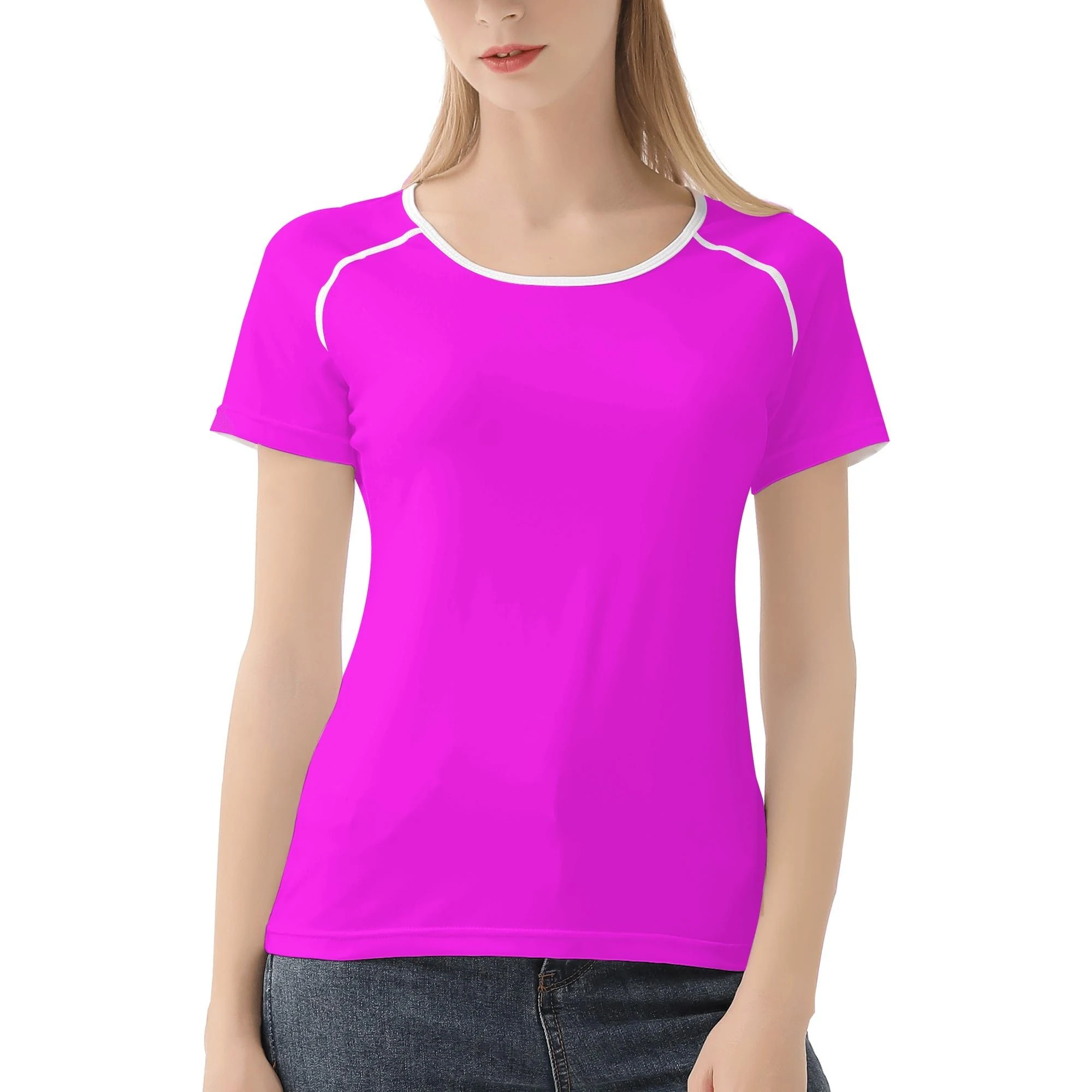 Camiseta Fucsia Sporty con estampado integral en color magenta brillante, confeccionada en poliéster y elastano, con ajuste flexible y cómodo.