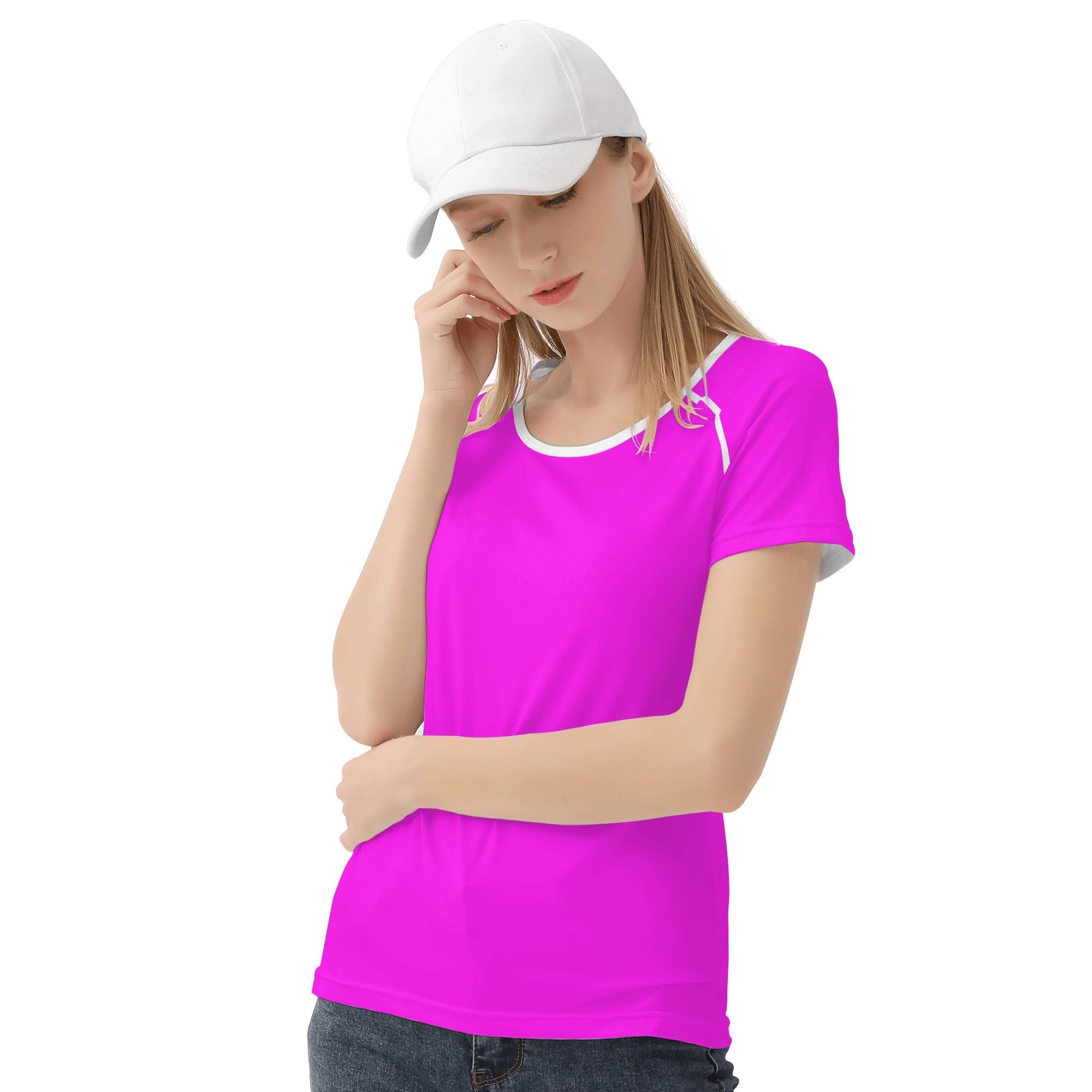 Camiseta Fucsia Sporty con estampado integral en color magenta brillante, confeccionada en poliéster y elastano, con ajuste flexible y cómodo.