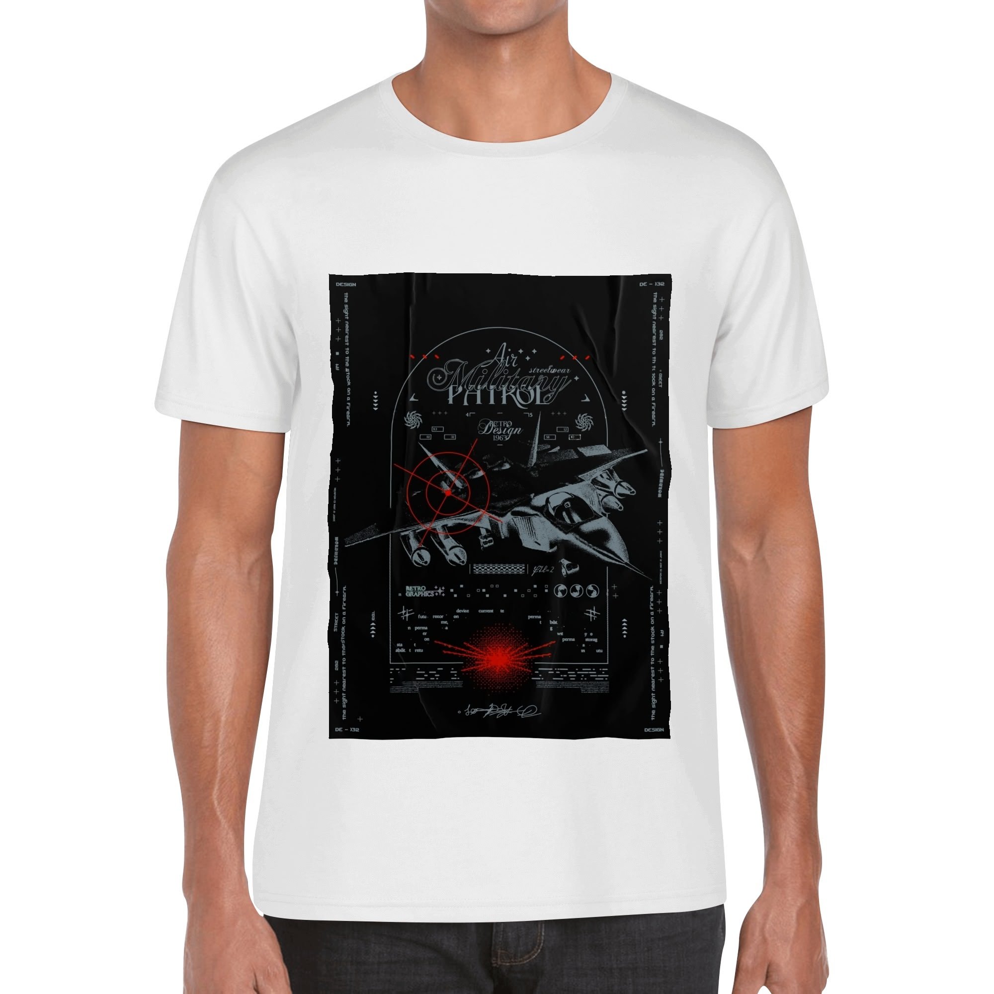 Camiseta negra para hombre con diseño retro de avión militar, mira de objetivo roja y textos vintage. Impresión frontal y trasera en algodón resistente.