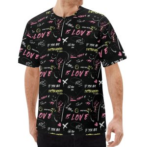 Camiseta negra para hombre con estampado all-over de grafitis, corazones y frases motivacionales en tonos neón. Diseño urbano inspirado en culturas californiana y japonesa.
