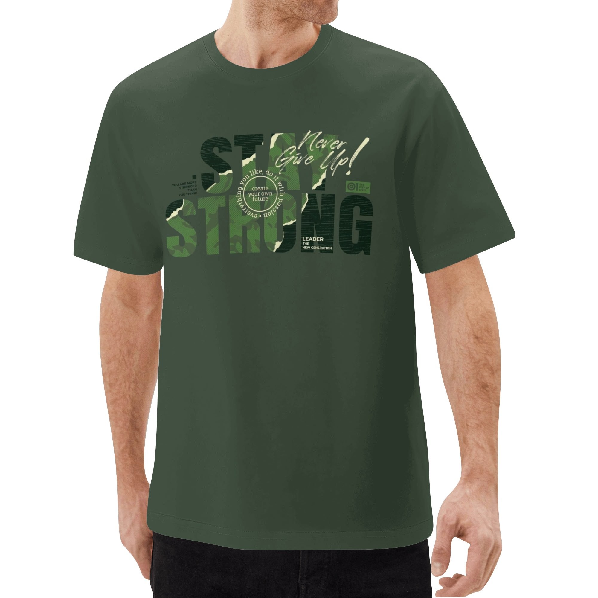 Camiseta verde militar para hombre con estampado all-over de mensajes motivacionales y patrones de camuflaje en rojo y blanco.