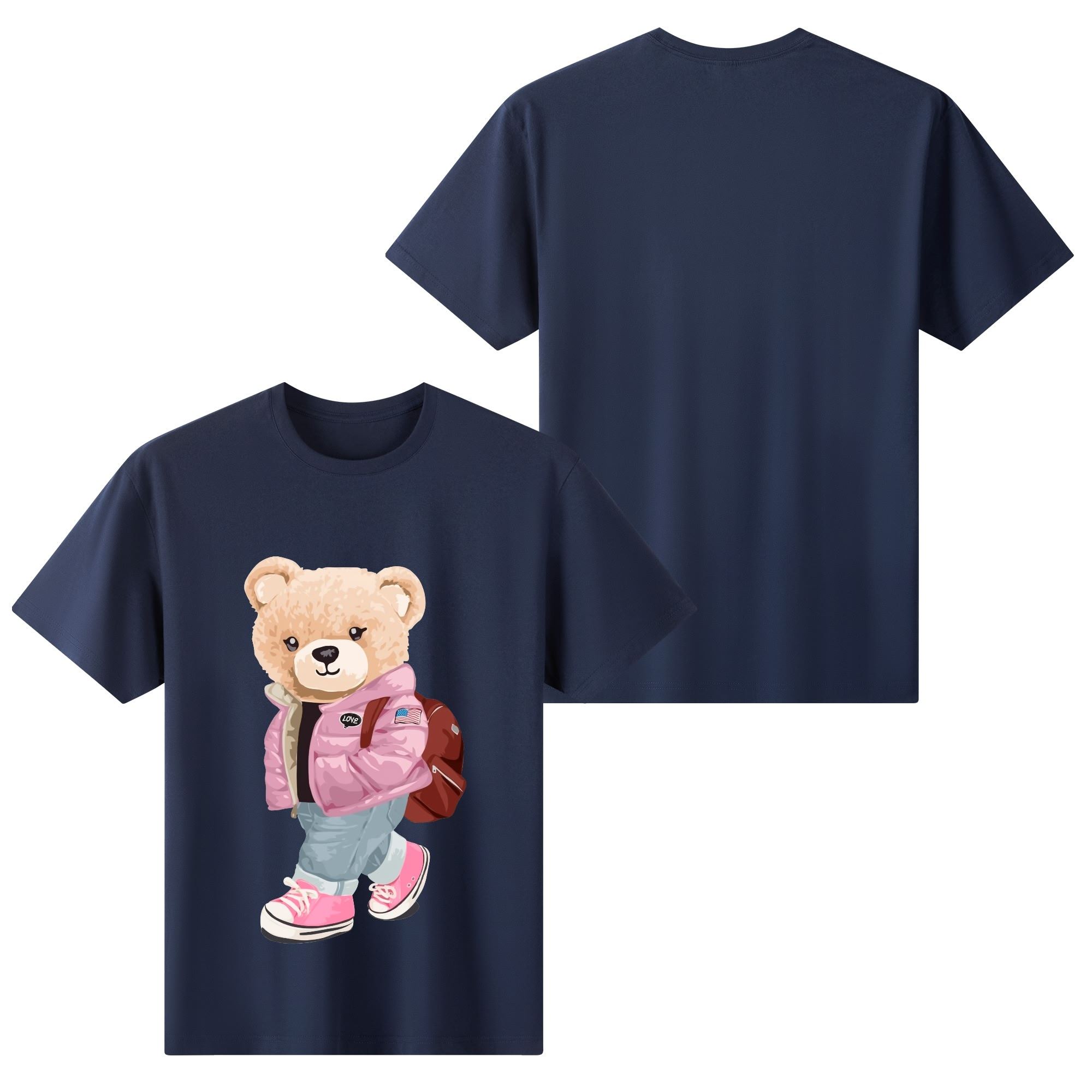 Camiseta blanca para mujer con estampado de oso moderno en chaqueta rosa, mochila marrón y zapatillas. Diseño urbano y casual con detalles "LOVE".