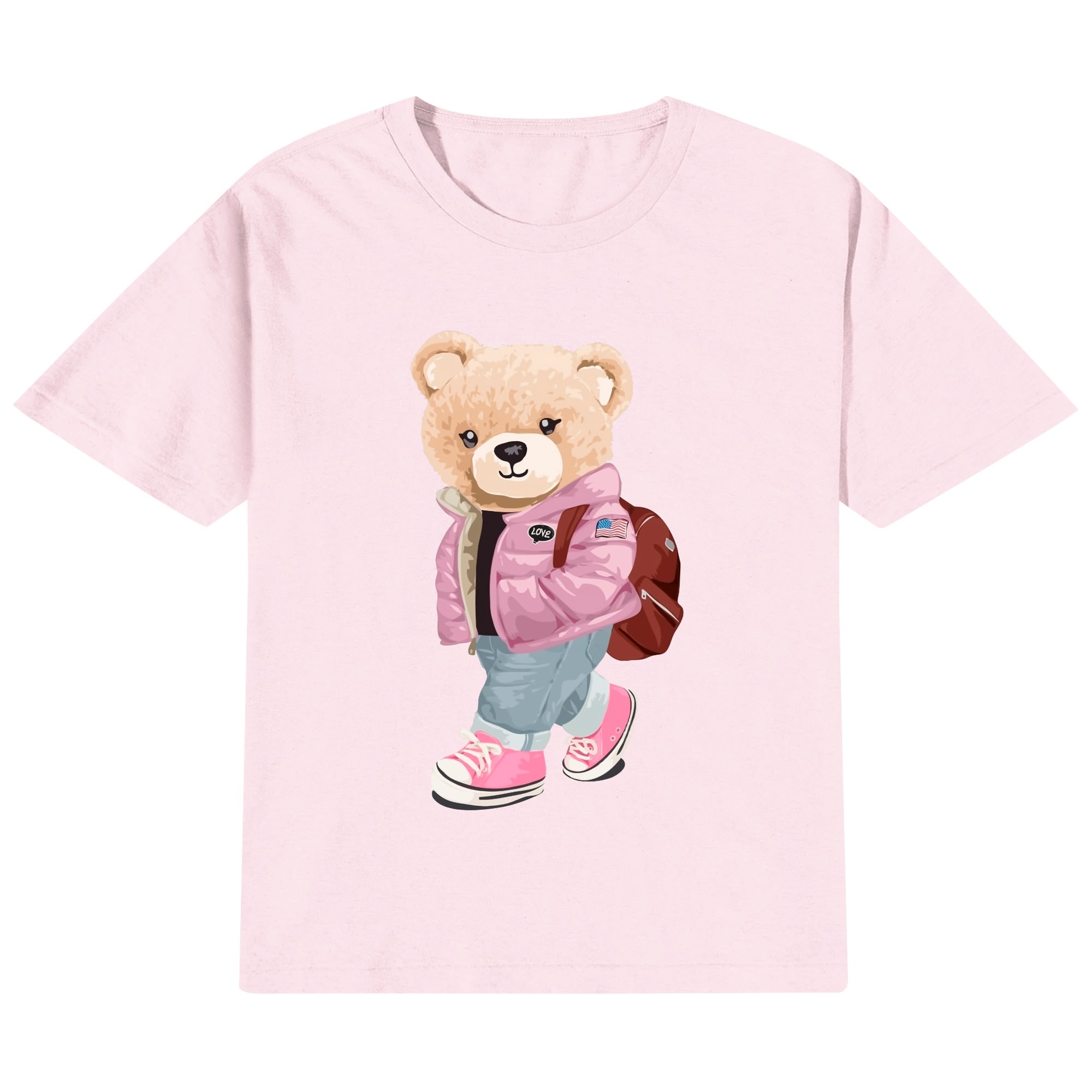 Camiseta infantil color rosa con estampado de oso aventurero en chaqueta, mochila y zapatillas. Diseño moderno para niños.