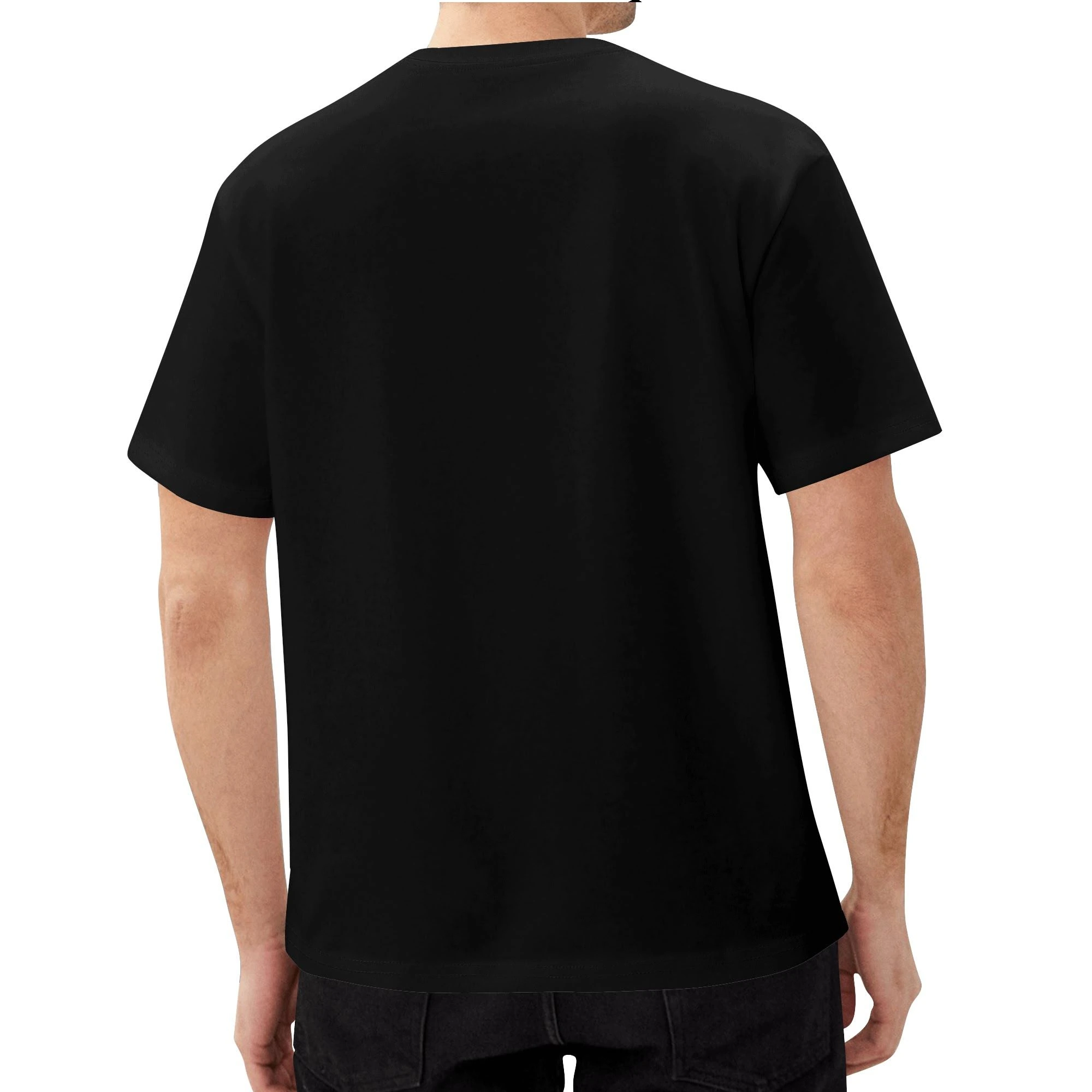 Camiseta negra para hombre con estampado de circuitos electrónicos rojos y azules, figura encapuchada y texto "NEXUS". Diseño techwear futurista.