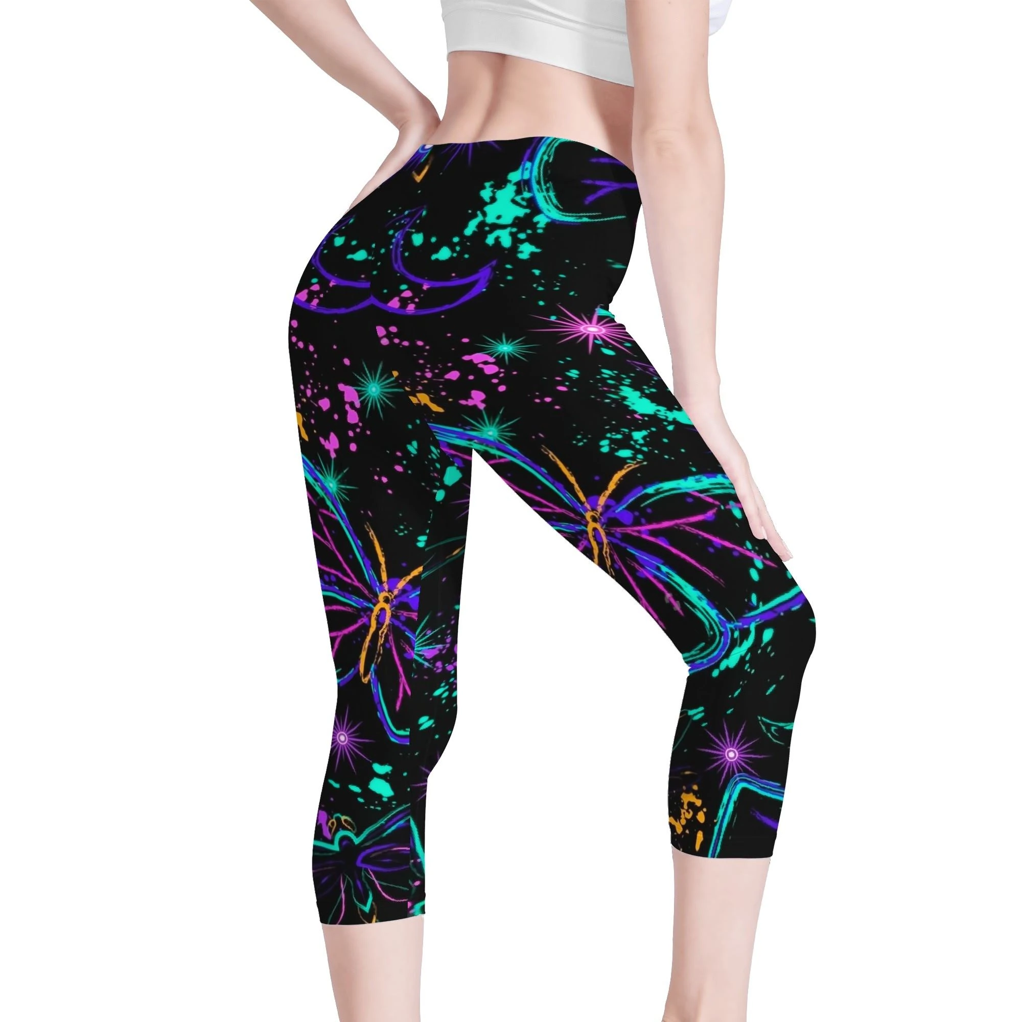 Leggings negros para mujer con estampado de mariposas y libélulas neón en azul, morado y verde, lunas crecientes y salpicaduras cósmicas.