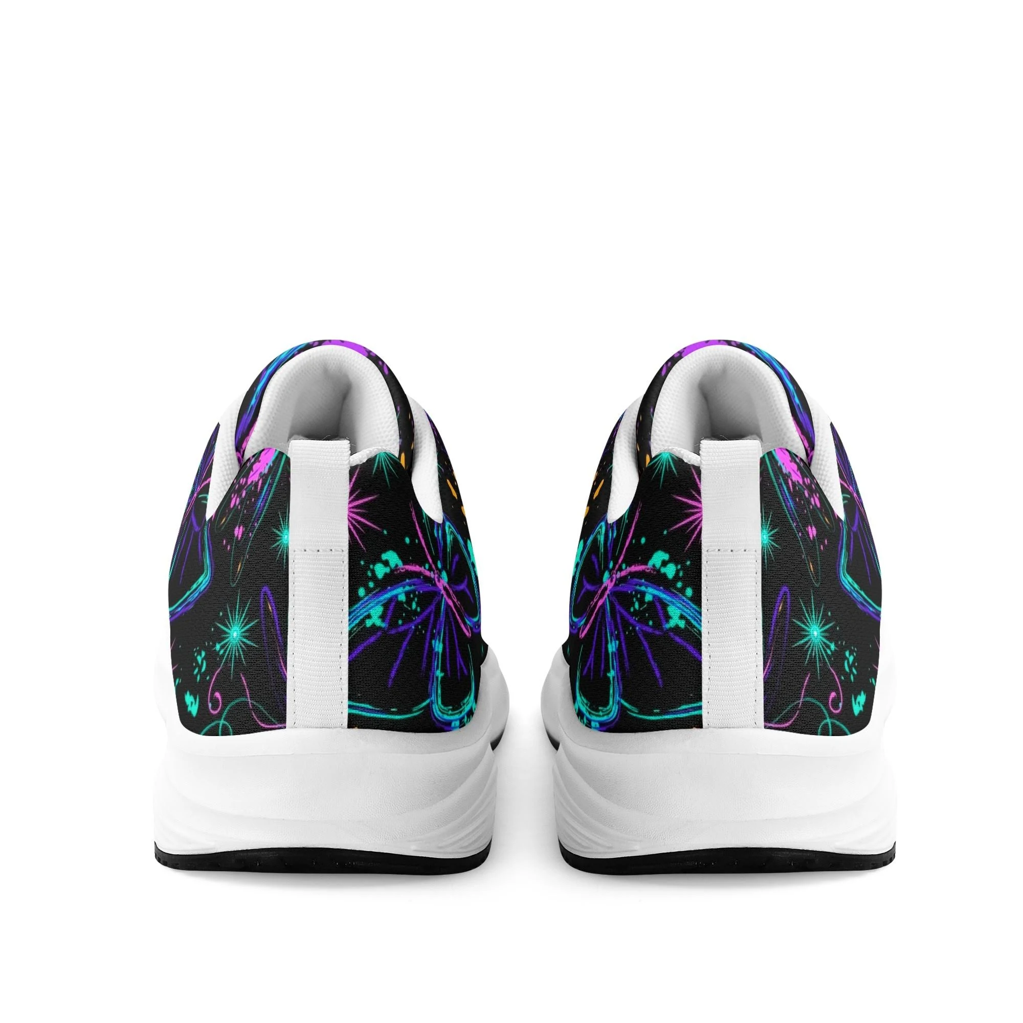 Zapatillas negras y blancas para running con estampado de mariposas y libélulas neón en azul, morado y verde, lunas crecientes y suela EVA antideslizante.
