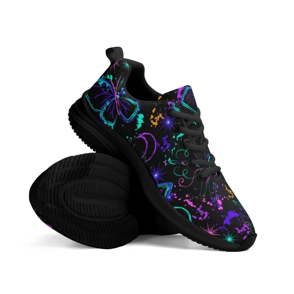Zapatillas negras y blancas para running con estampado de mariposas y libélulas neón en azul, morado y verde, lunas crecientes y suela EVA antideslizante.