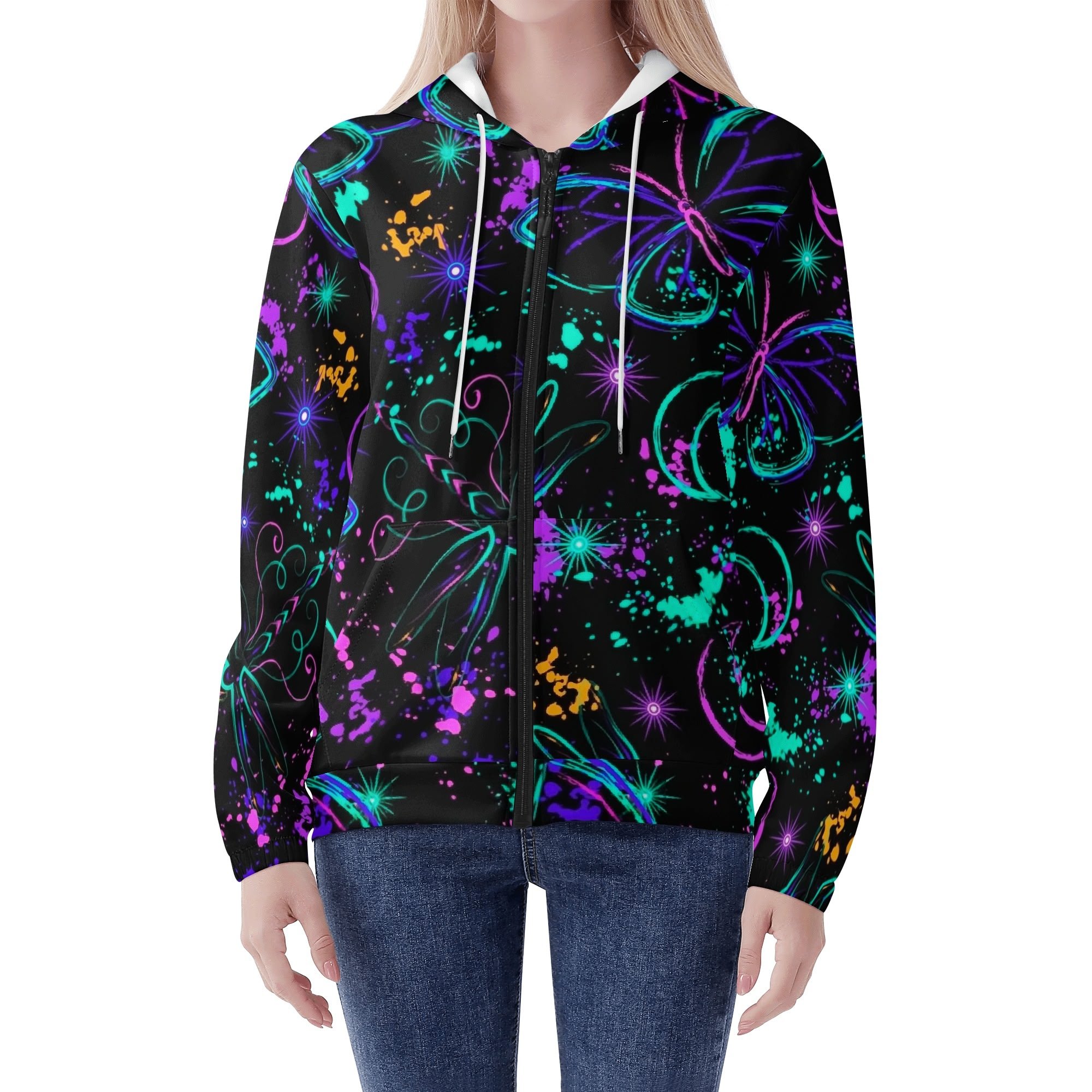 Sudadera negra con capucha para mujer, estampado all-over de mariposas y libélulas neón, lunas crecientes y salpicaduras cósmicas.