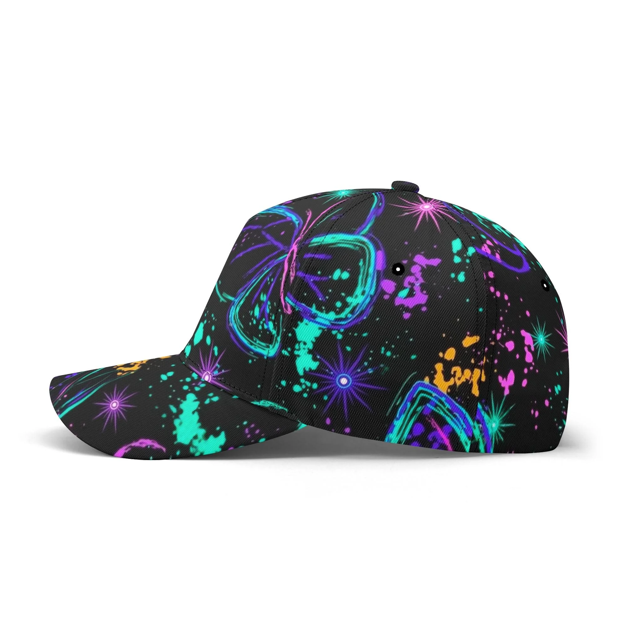 Gorra negra de béisbol con estampado de mariposas y libélulas neón, lunas crecientes y estrellas sobre fondo negro.