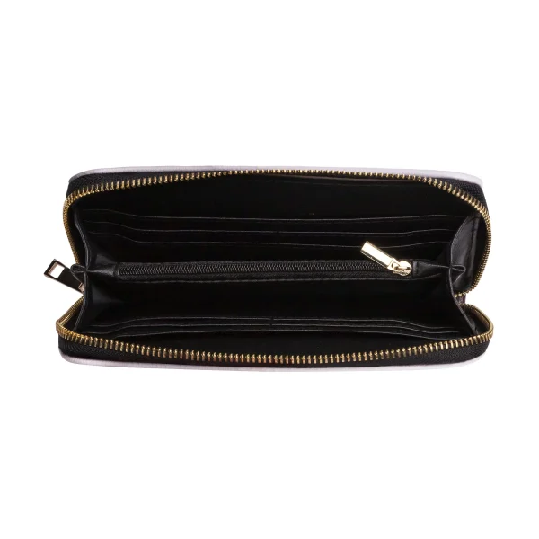 Cartera Monograma Chic en piel sintética con patrón elegante marrón oscuro y dorado.