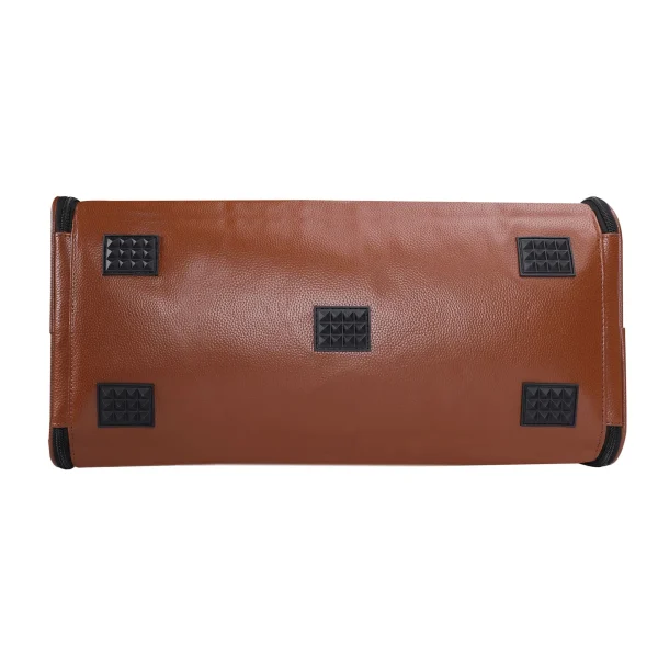 Bolso de viaje plegable en piel PU con estampado floral en marrón y dorado, mostrando compartimentos internos y cremalleras metálicas.