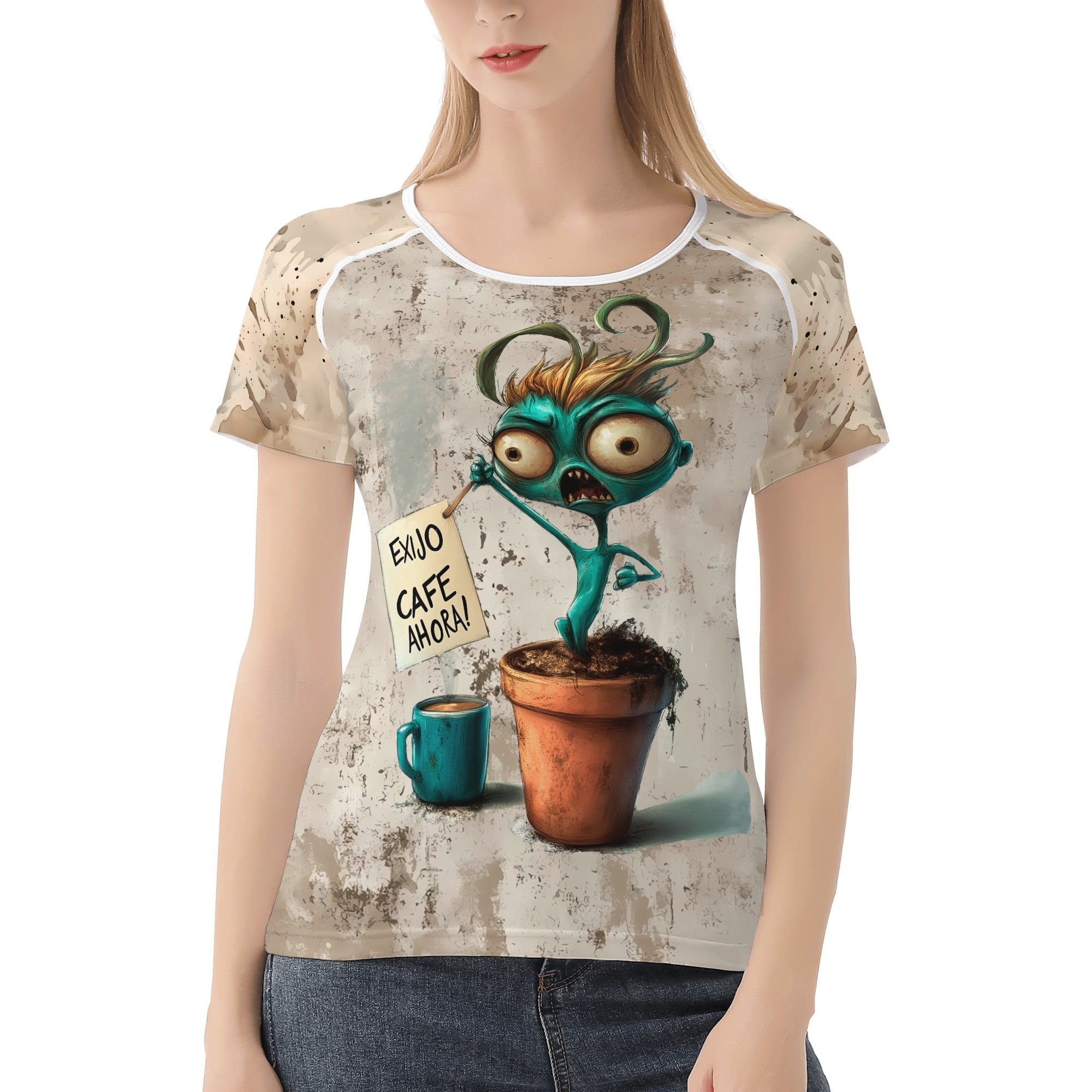 Camiseta de mujer con diseño cómico “Exijo Café Ahora” y estampado full print de personaje caricaturesco pidiendo café.