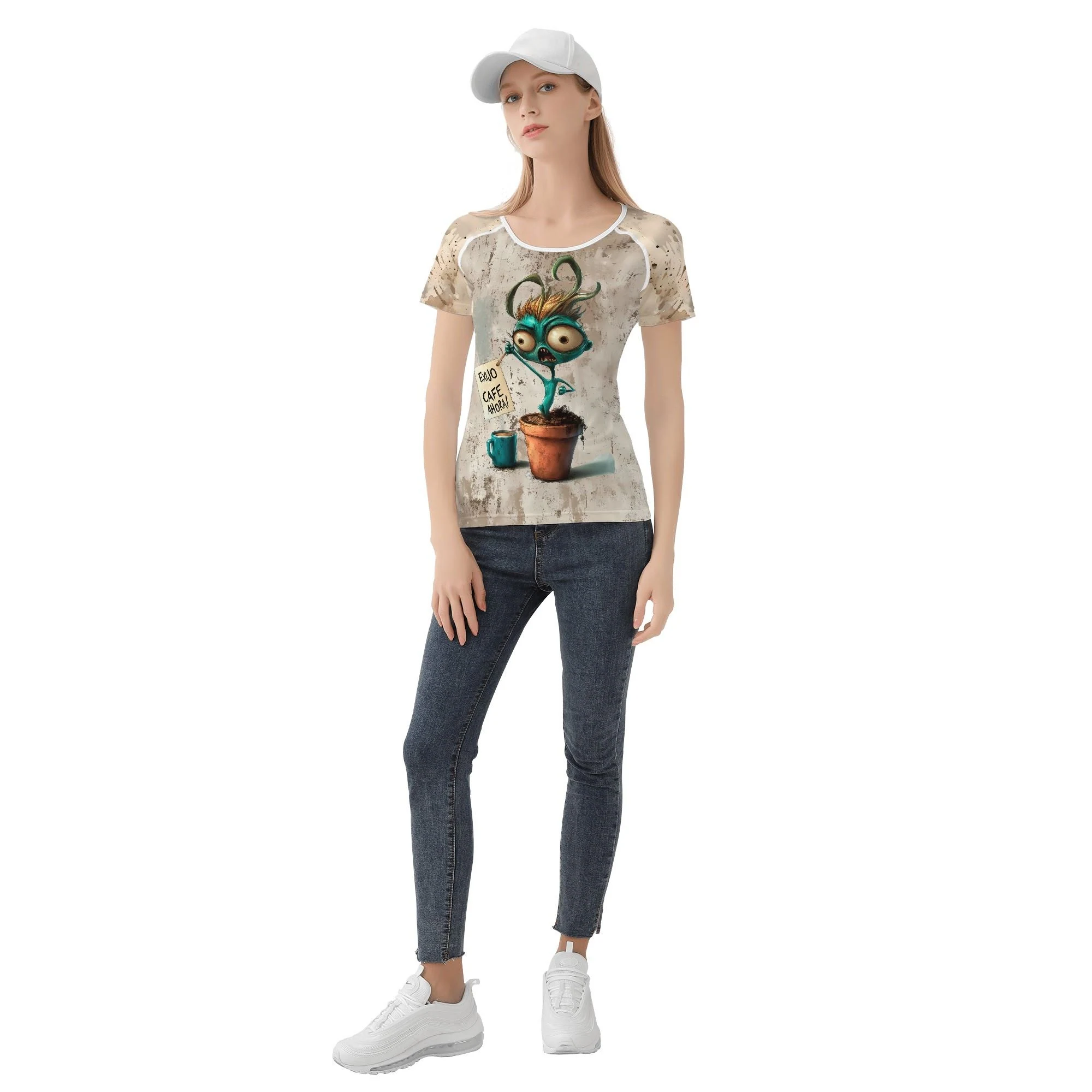 Camiseta de mujer con diseño cómico “Exijo Café Ahora” y estampado full print de personaje caricaturesco pidiendo café.
