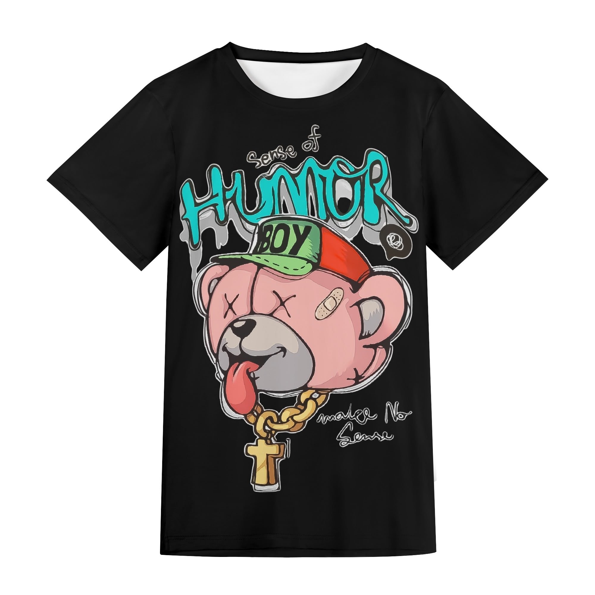 Camiseta unisex negra con diseño all-over de oso urbano y texto “Sense of Humor Boy”.