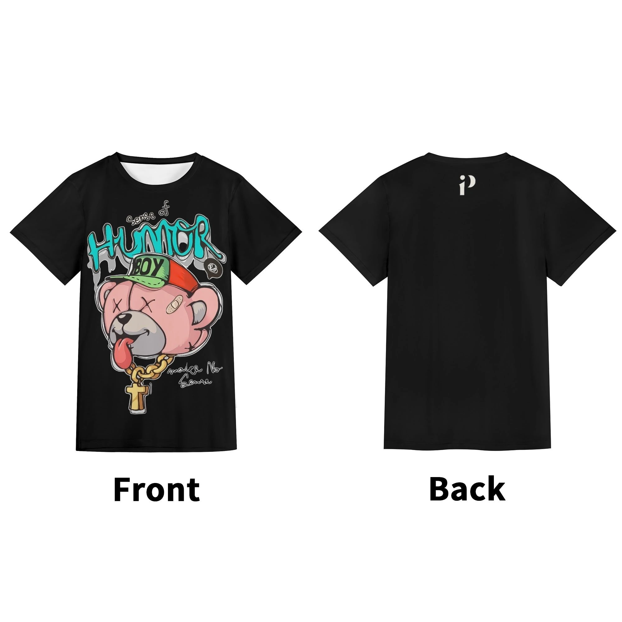Camiseta unisex negra con diseño all-over de oso urbano y texto “Sense of Humor Boy”. Parte trasera de camiseta unisex negra, diseño limpio con pequeño logo.