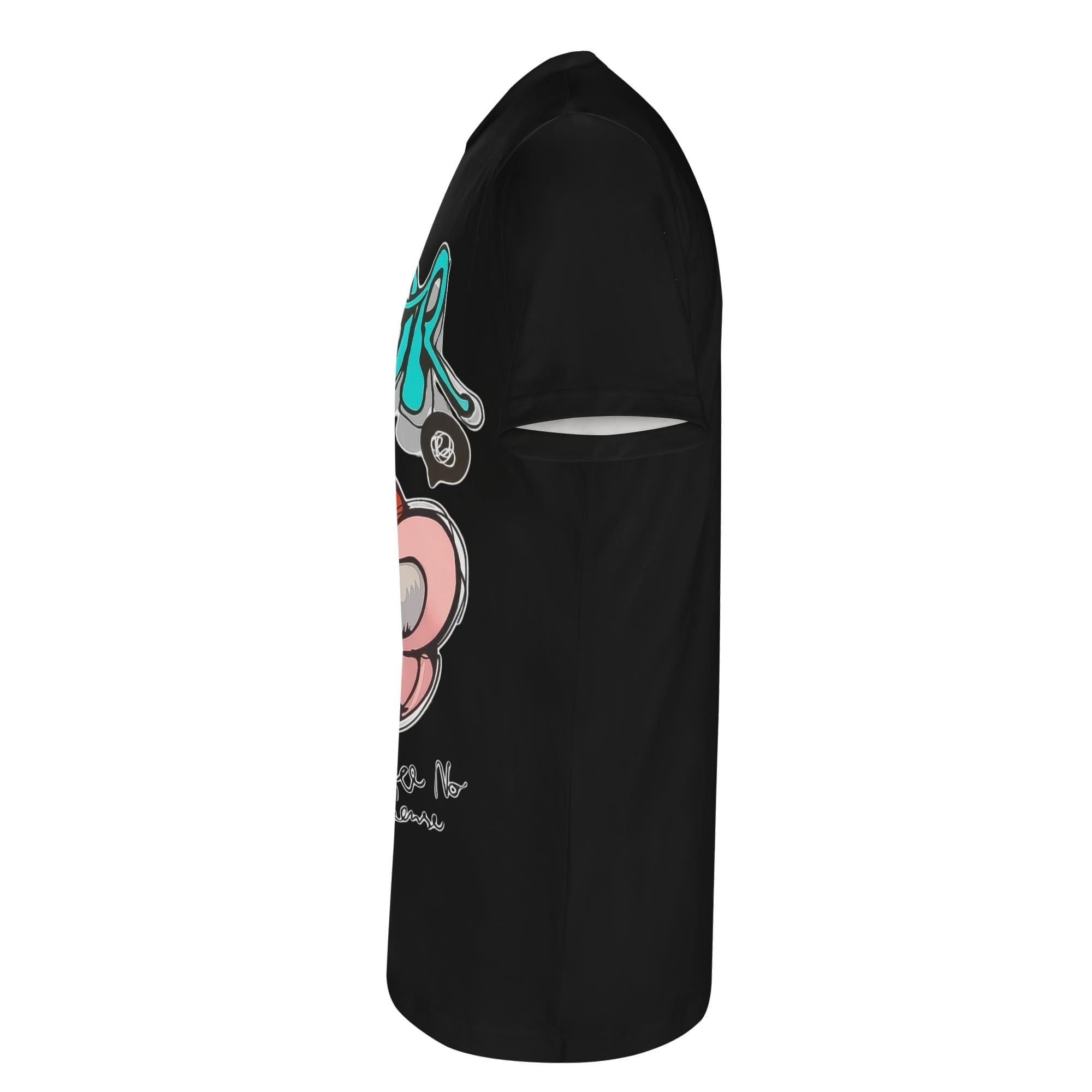 Camiseta unisex negra con diseño all-over de oso urbano y texto “Sense of Humor Boy”.