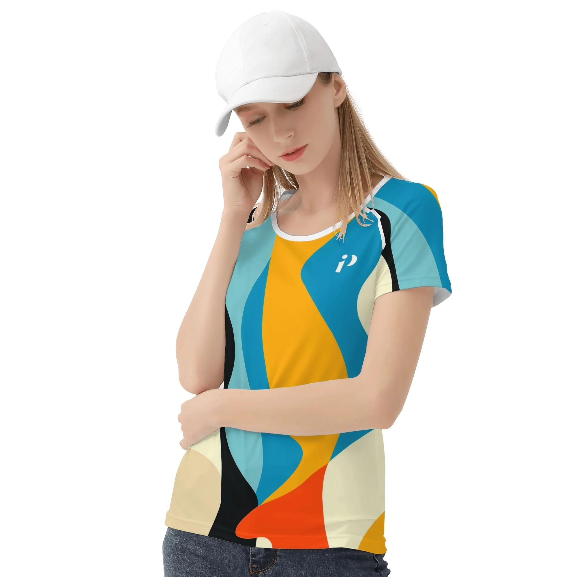 Camiseta de mujer corte deportivo con diseño artístico en impresión all-over.