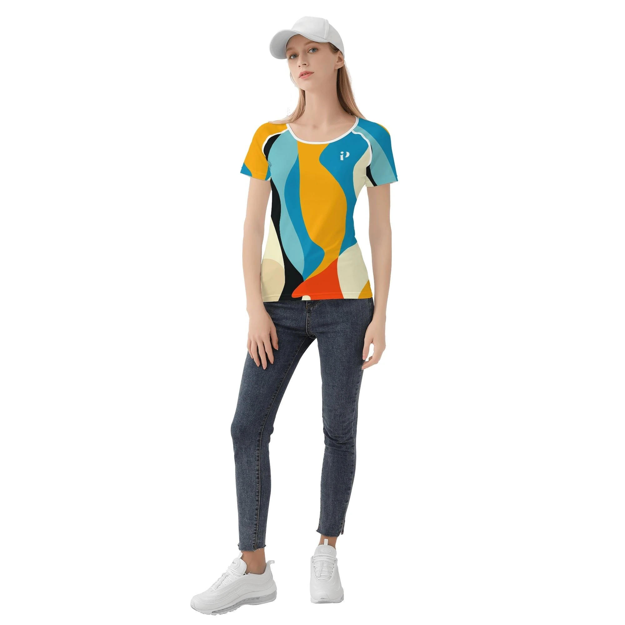 Camiseta de mujer corte deportivo con diseño artístico en impresión all-over.