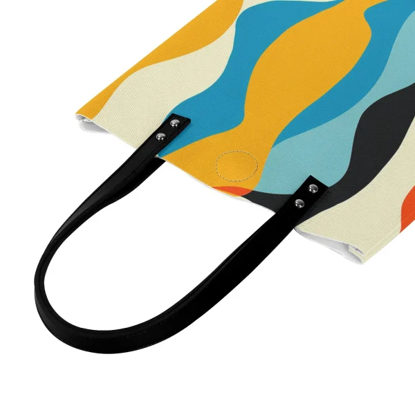 Bolso tote PU Leather Handbag “Vibración Urbana” con estampado all-over y asas negras.