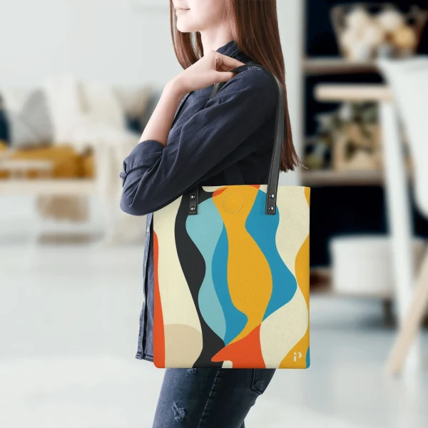 Bolso tote PU Leather Handbag “Vibración Urbana” con estampado all-over y asas negras.