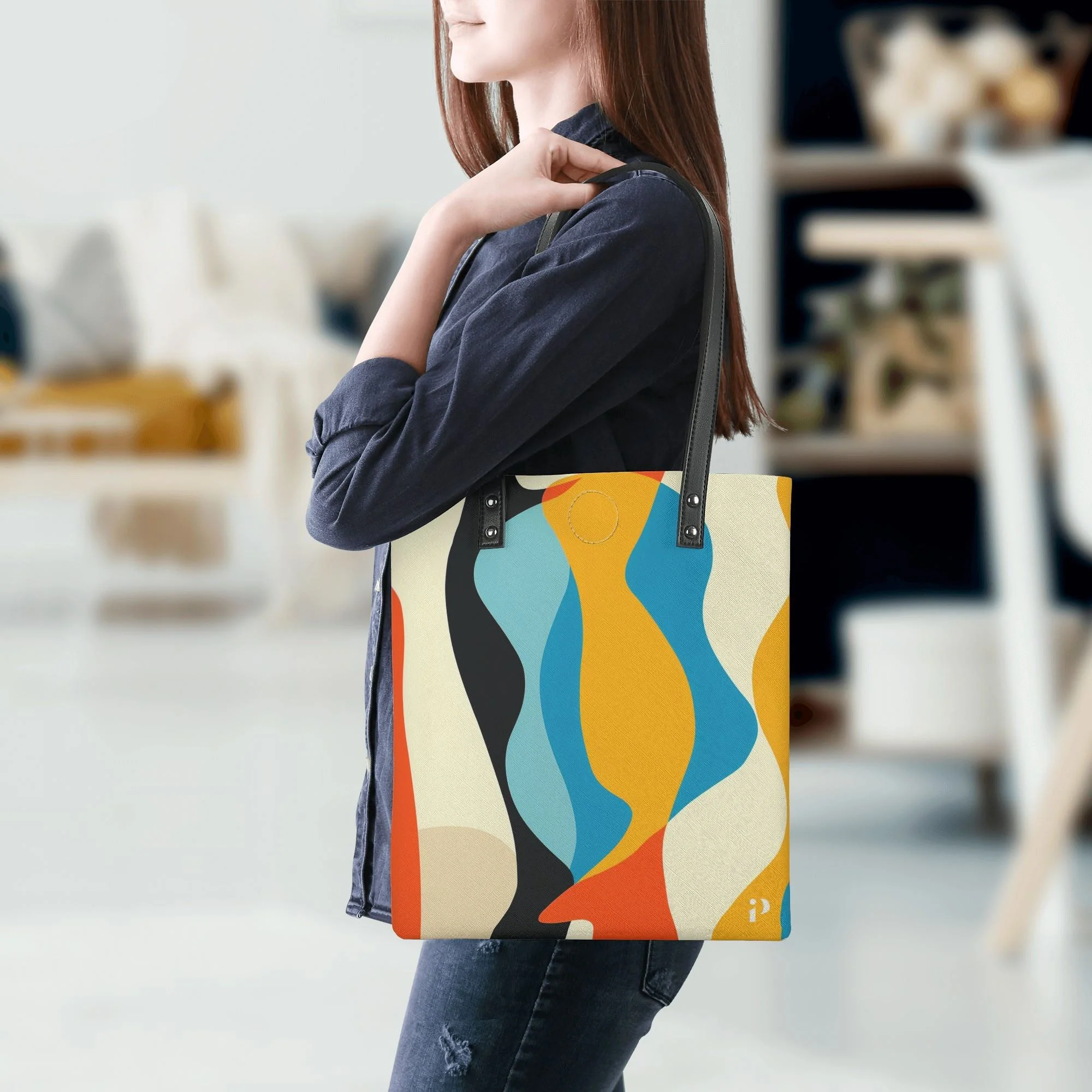 Bolso tote PU Leather Handbag “Vibración Urbana” con estampado all-over y asas negras.