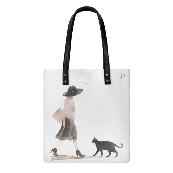 Bolso tote PU blanco con estampado de mujer paseando con gato en acuarela y tirantes negros.