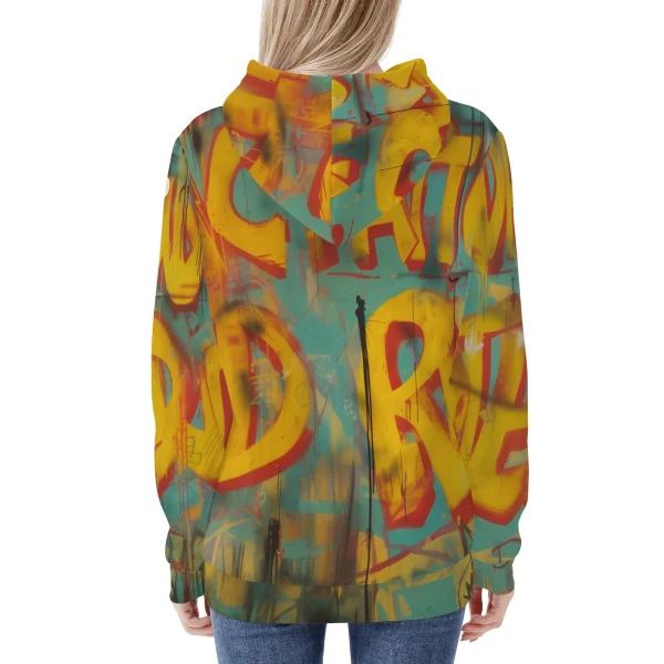 Sudadera Little Fighter mujer con diseño de niña boxeadora sobre fondo grafitero