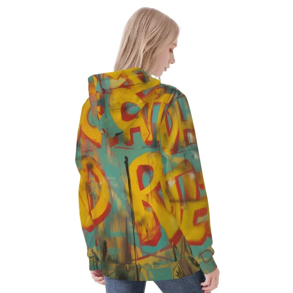 Sudadera Little Fighter mujer con diseño de niña boxeadora sobre fondo grafitero