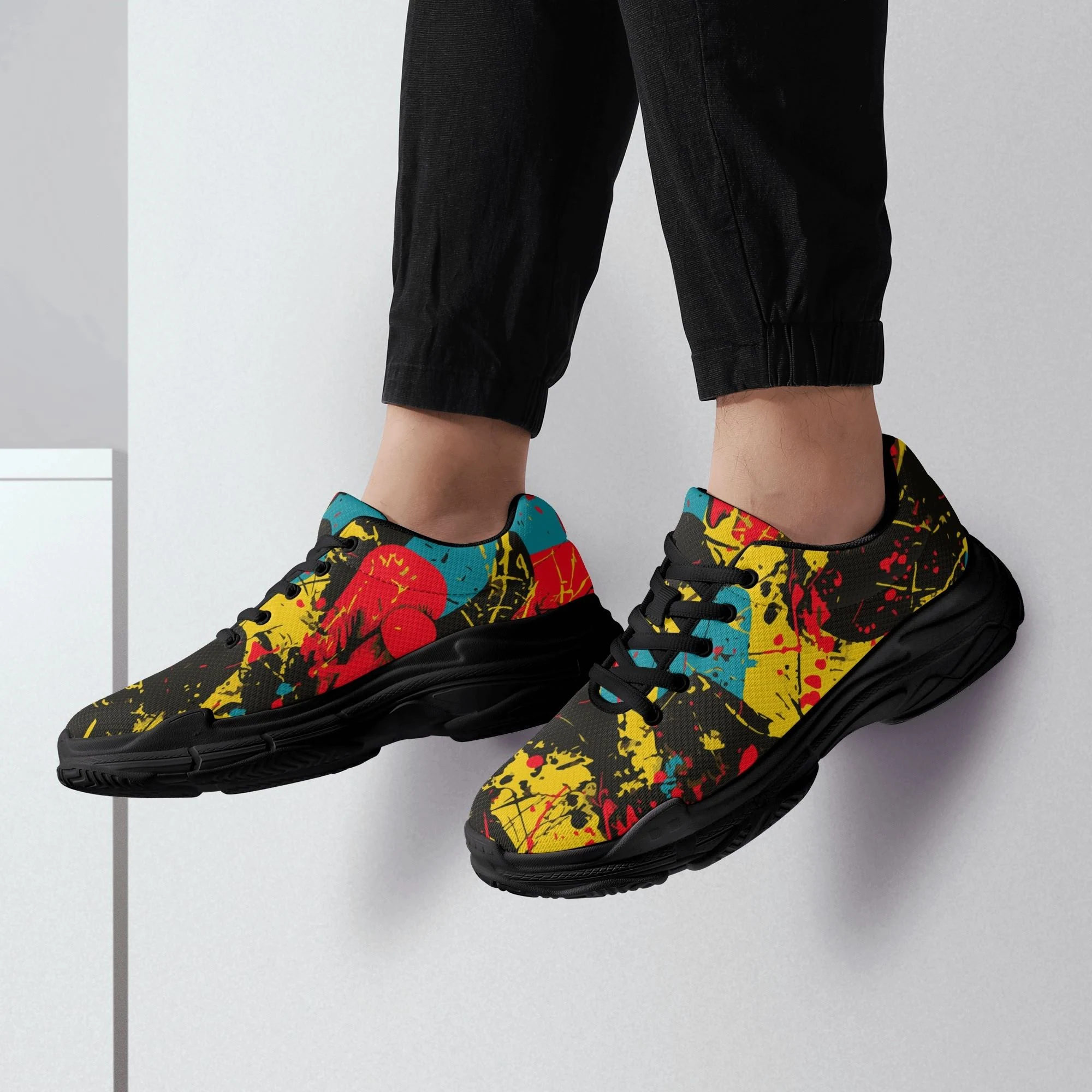 Zapatillas hombre Urban Chaos con diseño gráfico multicolor y suela negra de plataforma