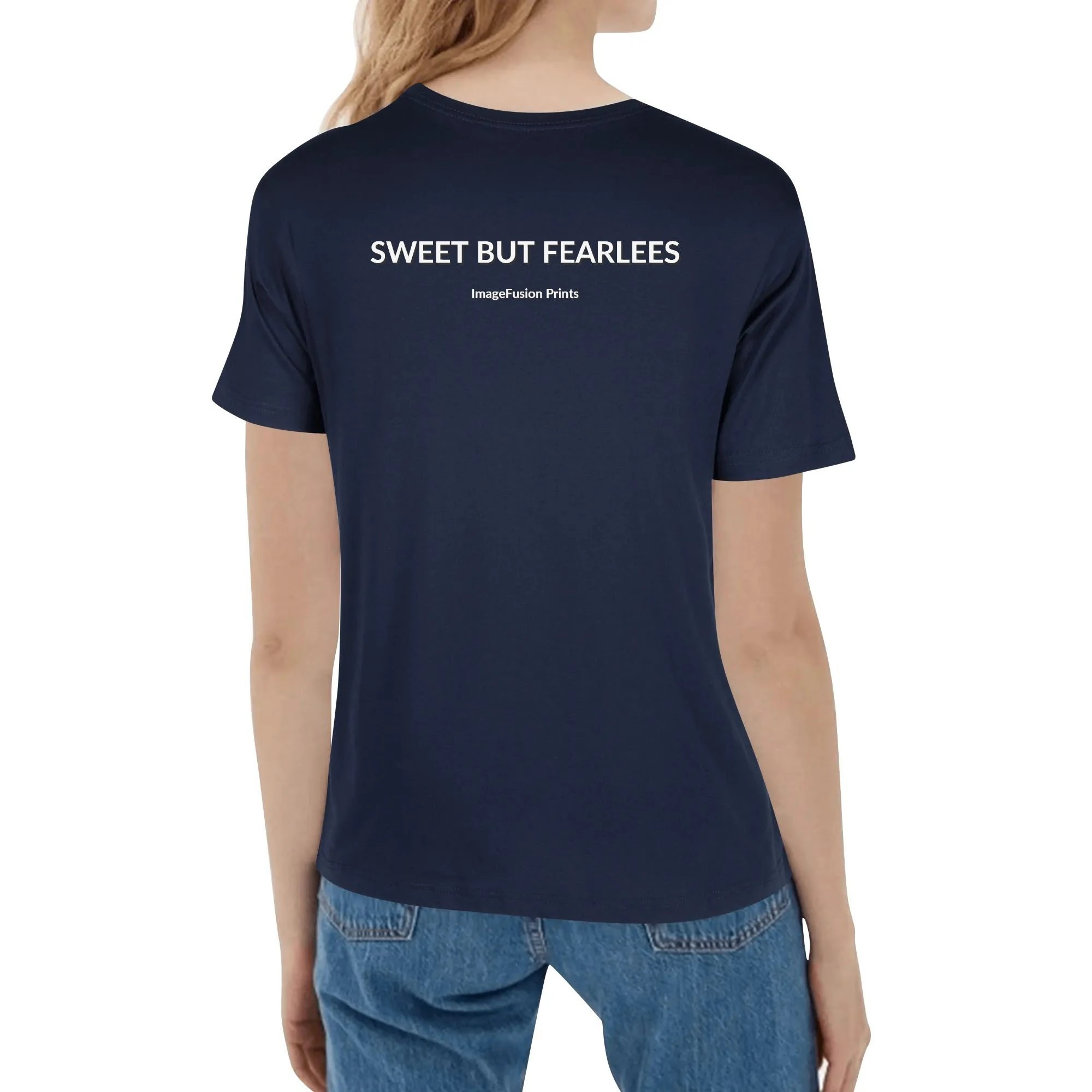 Camiseta mujer con diseño alternativo “Sweet But Fearless” frontal y trasero