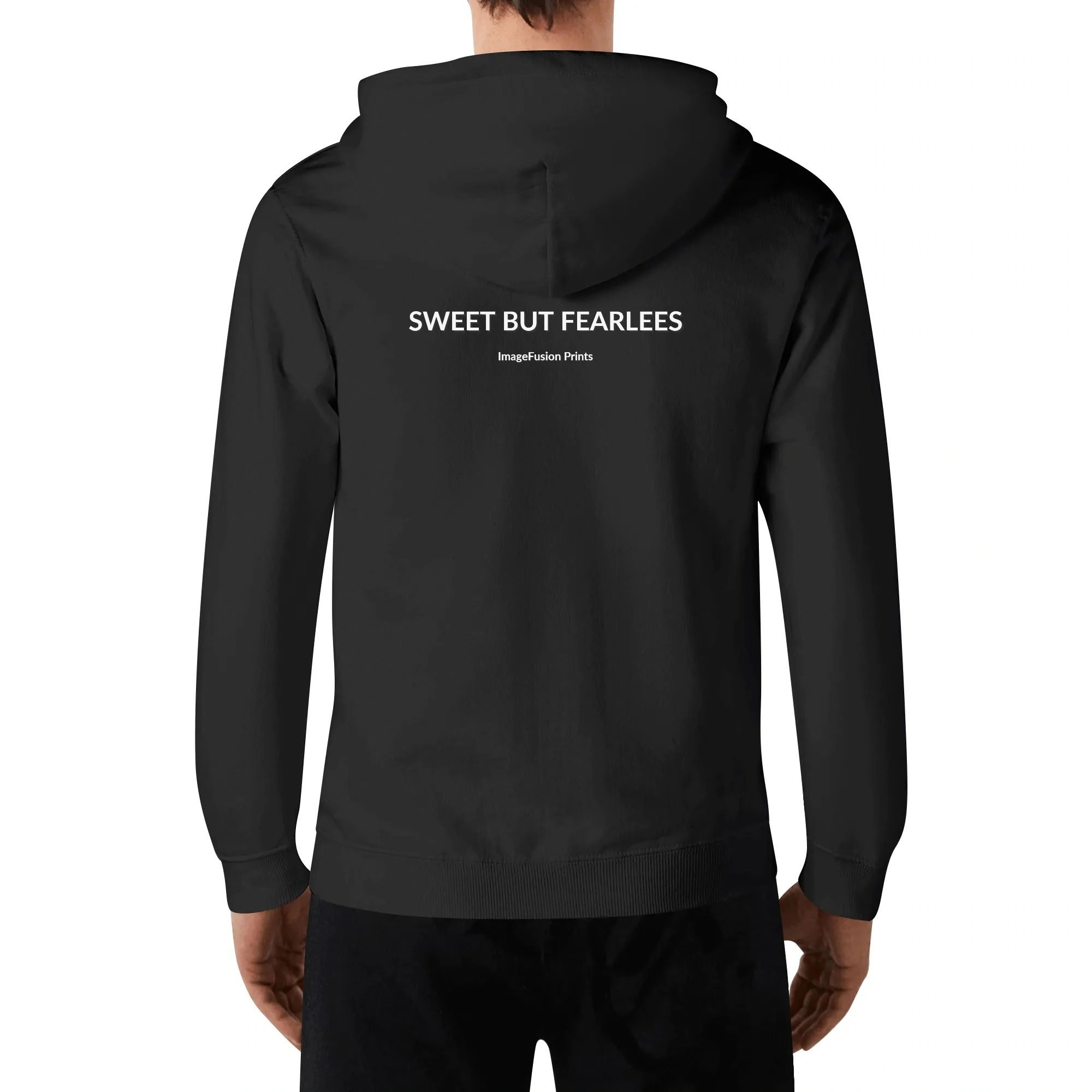 Hoodie unisex negra con ilustración punk de chica tomando café y mensaje trasero SWEET BUT FEARLESS en blanco
