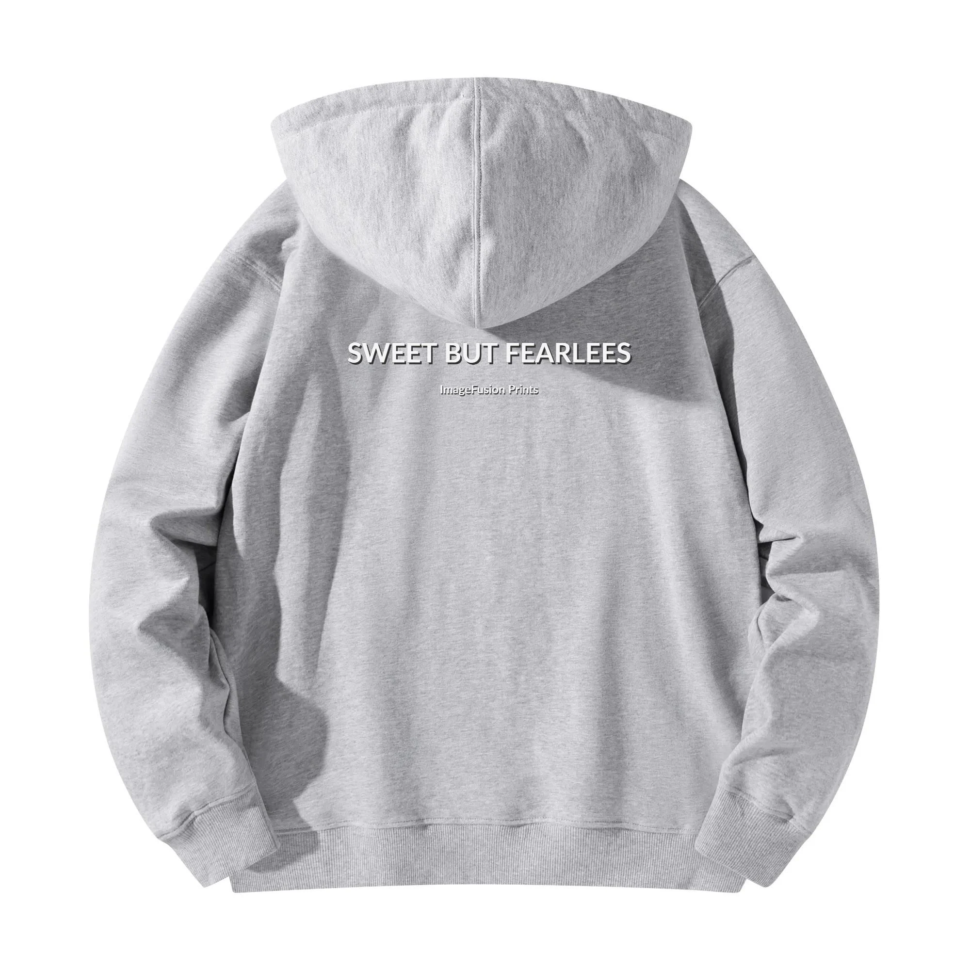 Hoodie unisex negra con ilustración punk de chica tomando café y mensaje trasero SWEET BUT FEARLESS en blanco