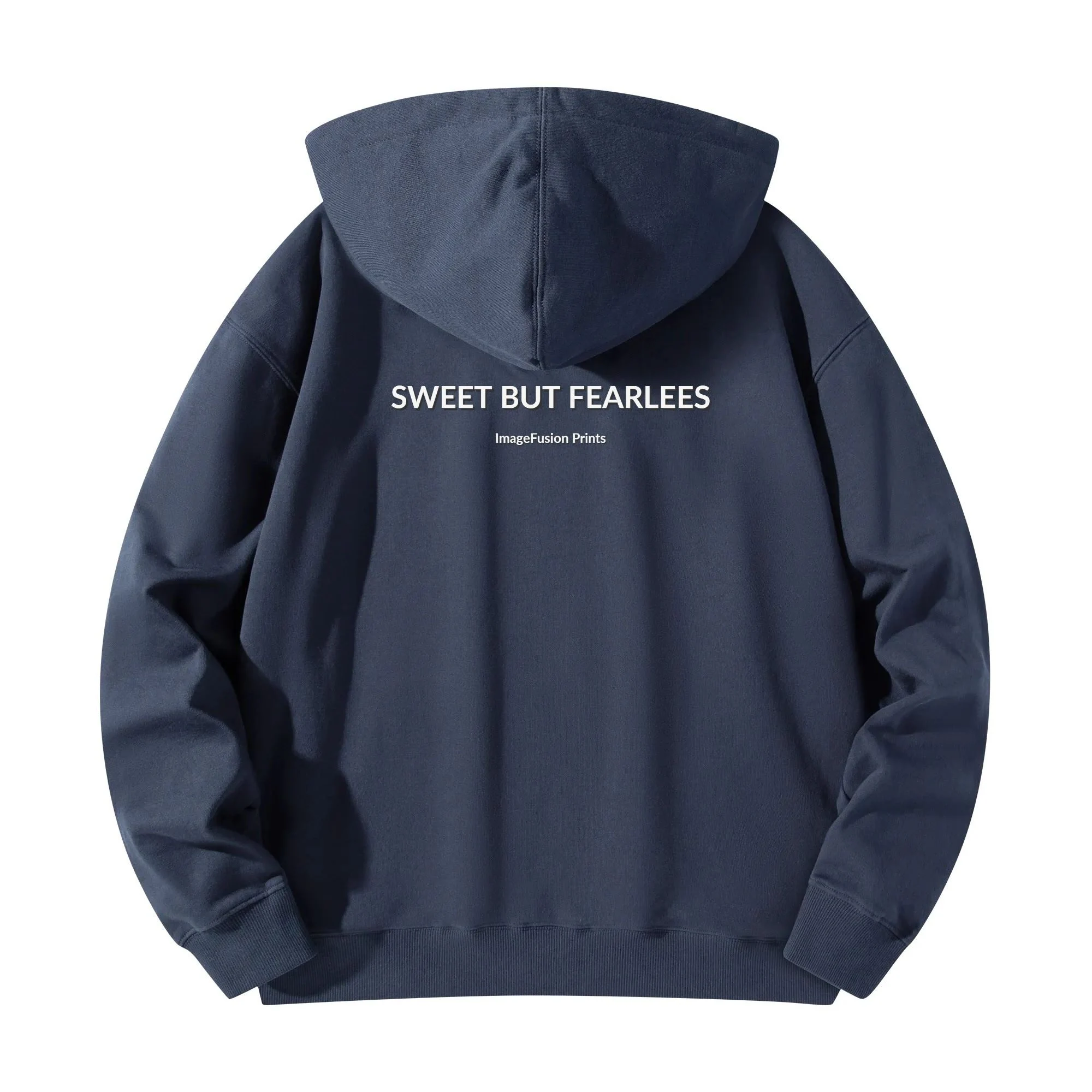 Hoodie unisex negra con ilustración punk de chica tomando café y mensaje trasero SWEET BUT FEARLESS en blanco